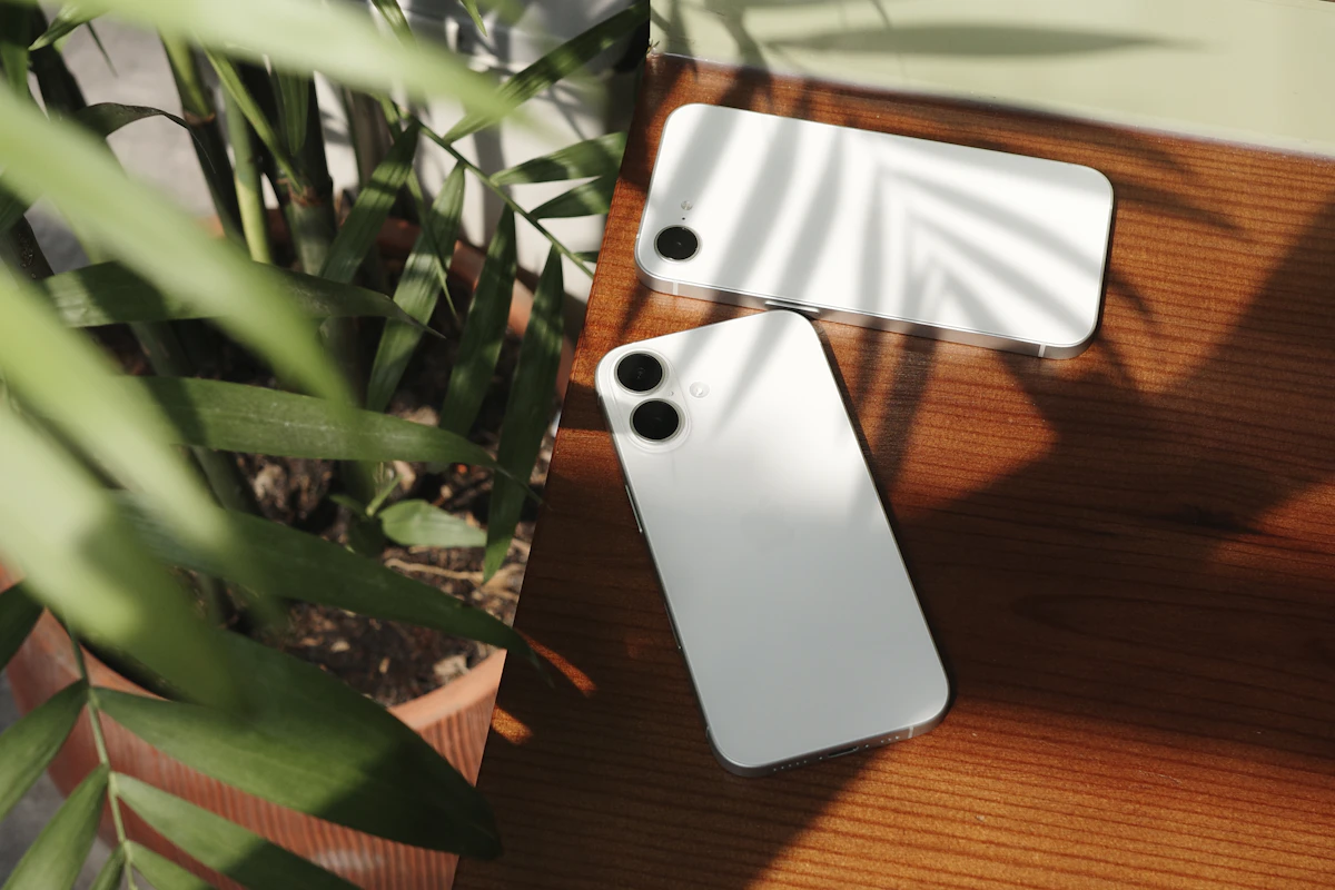White iPhone 14 Plus units on a desk during iOS 27 Beta performance testing