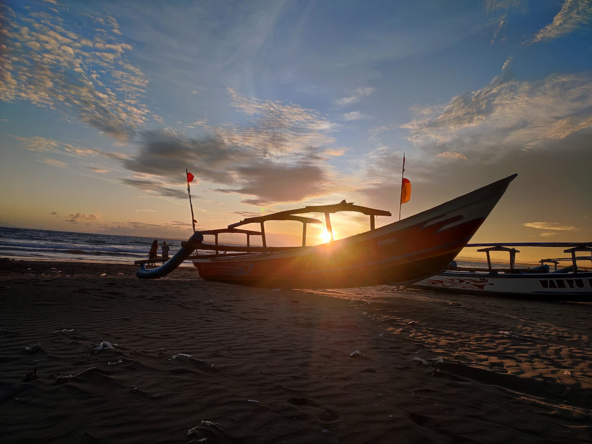 Lovina Coastal Reef Snorkeling & Black Sand Sunset Sail