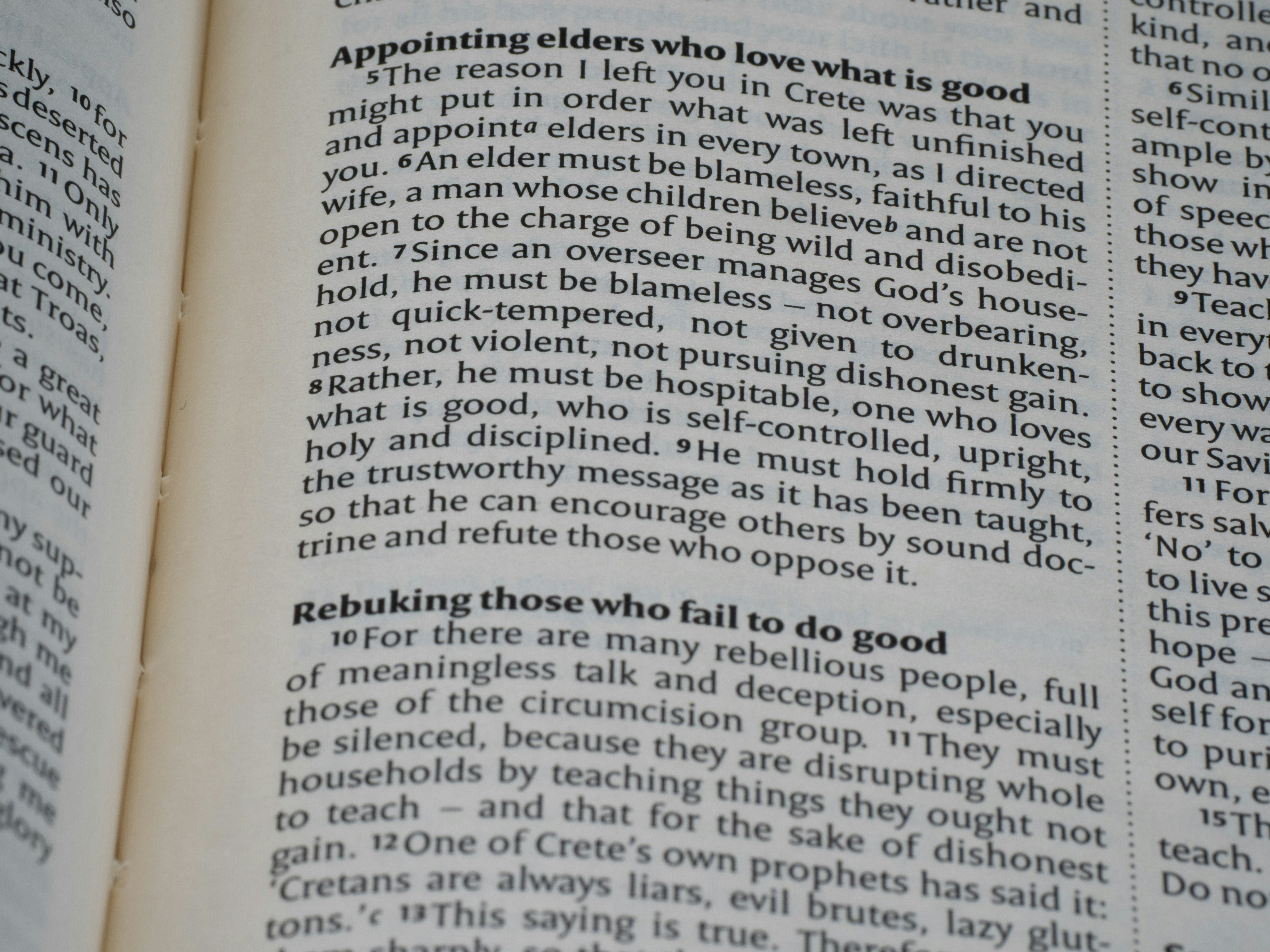 Le passage de la Bible traite des qualités des dirigeants d’église.