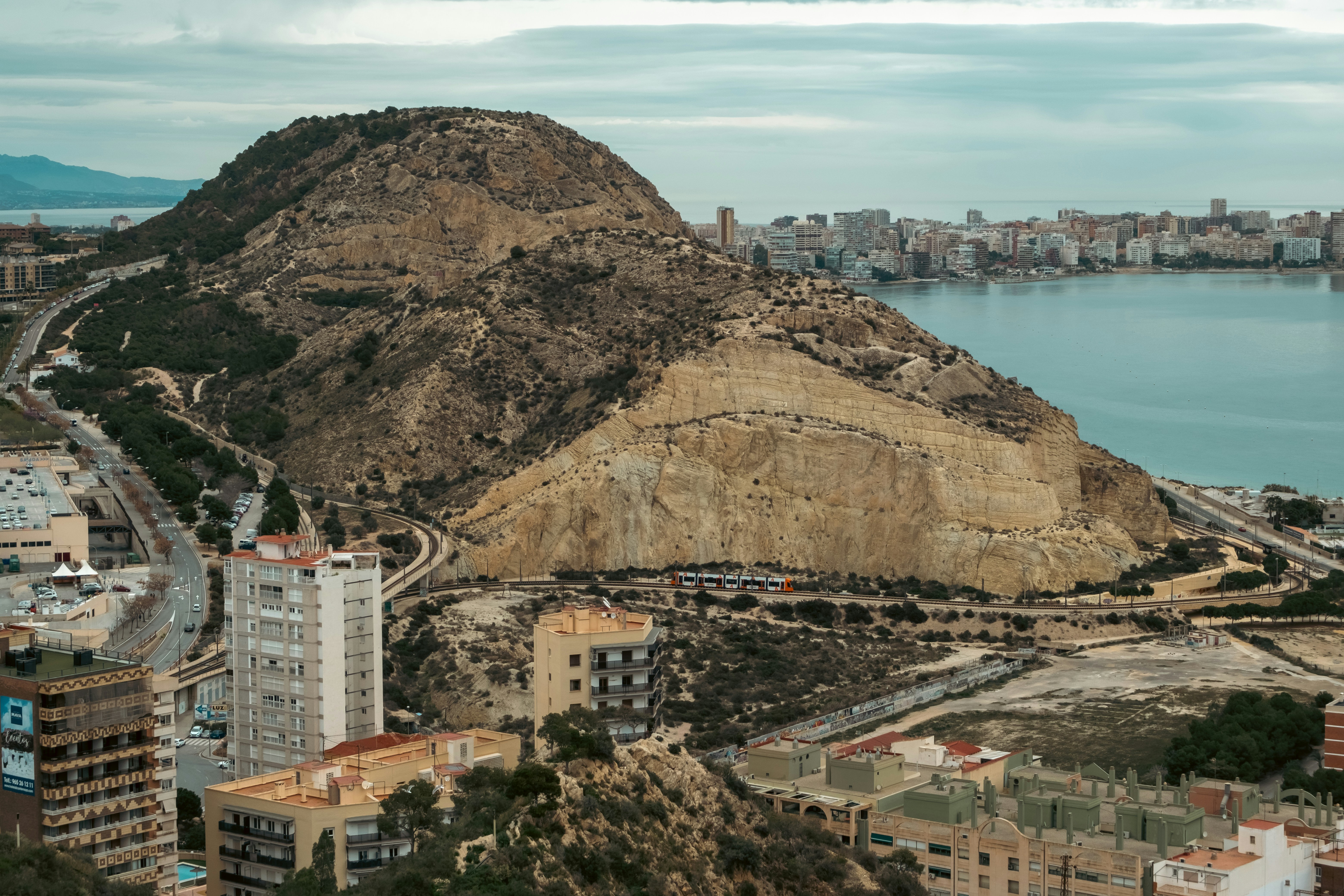 Los 3 mejores expertos en IA para análisis de tickets en Alicante