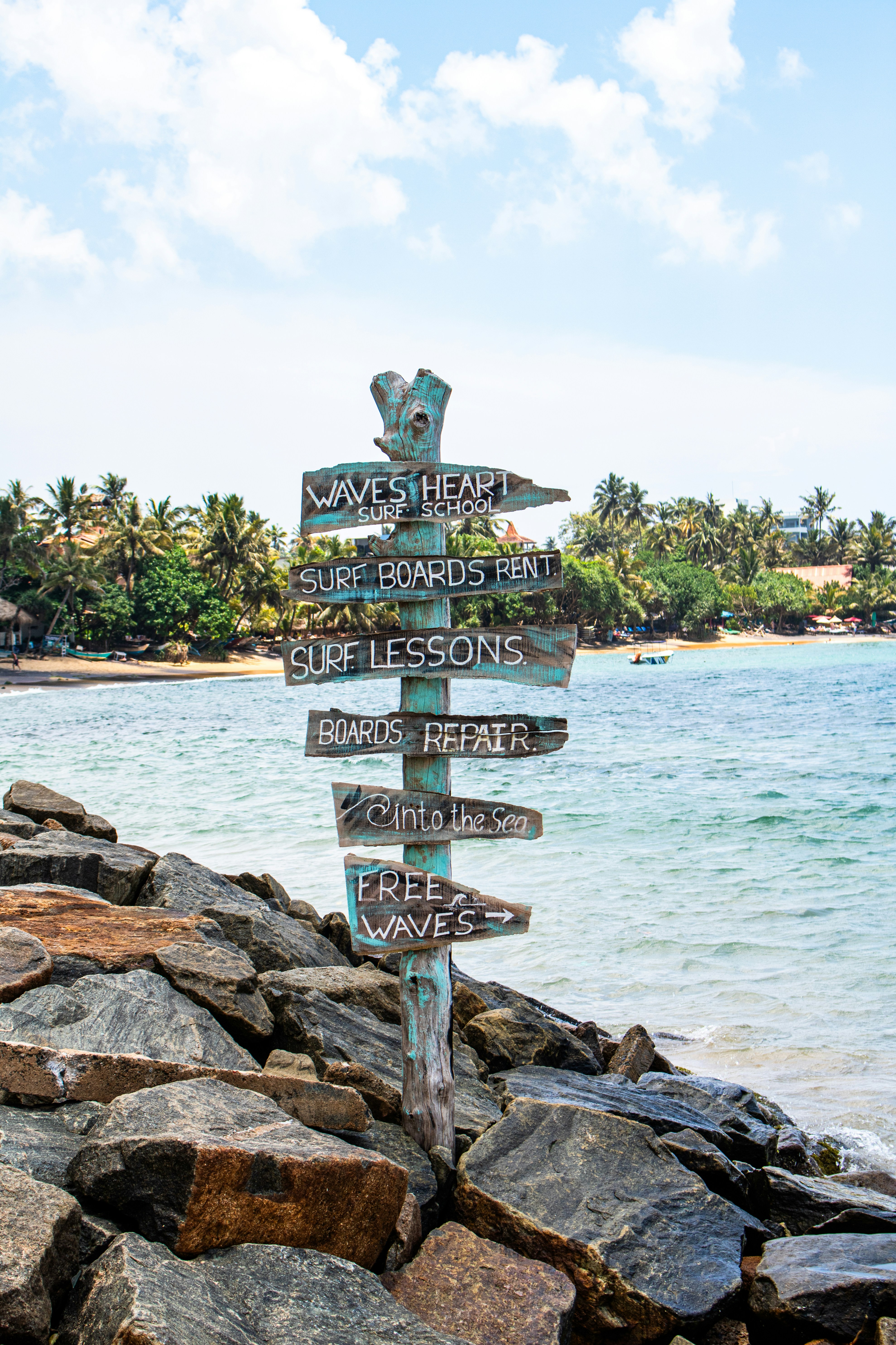 gray computer monitor