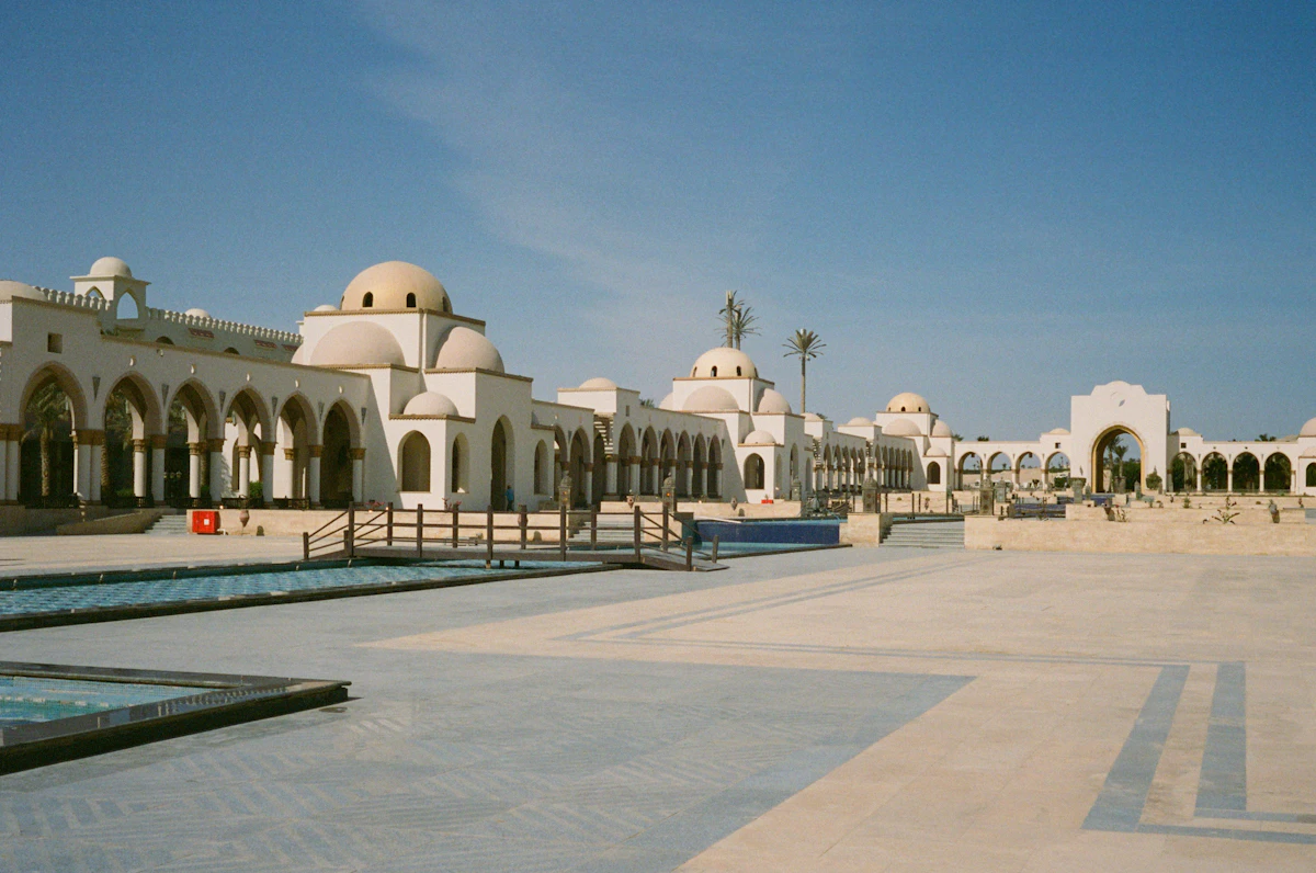 Unde te cazezi în Hurghada - Old Town Sahl Hasheesh, cu domuri albe și fântâni