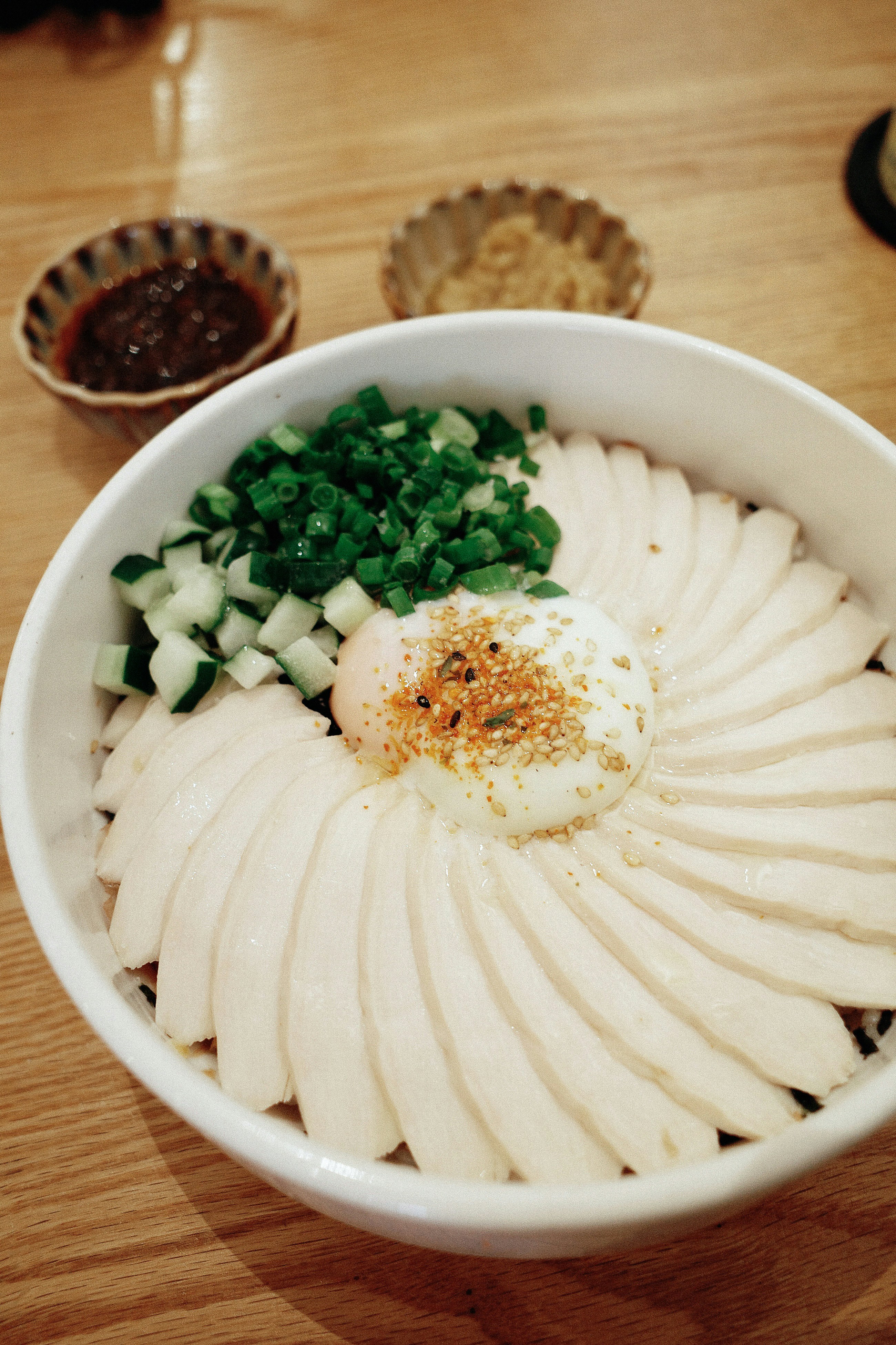 Chicken rice bowl with toppings looks delicious.