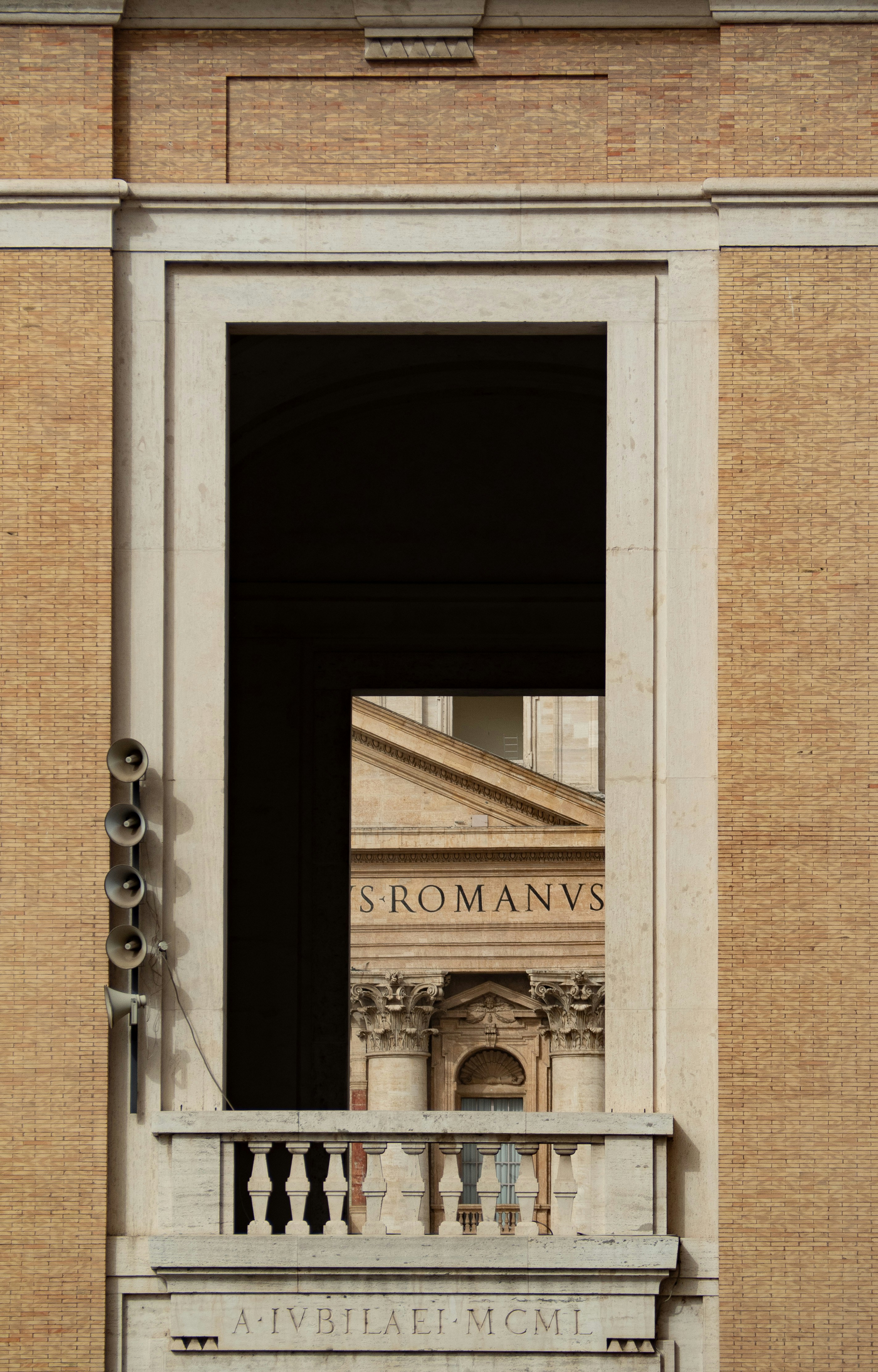 The image shows a building's framed architecture. photo – Free Travel ...