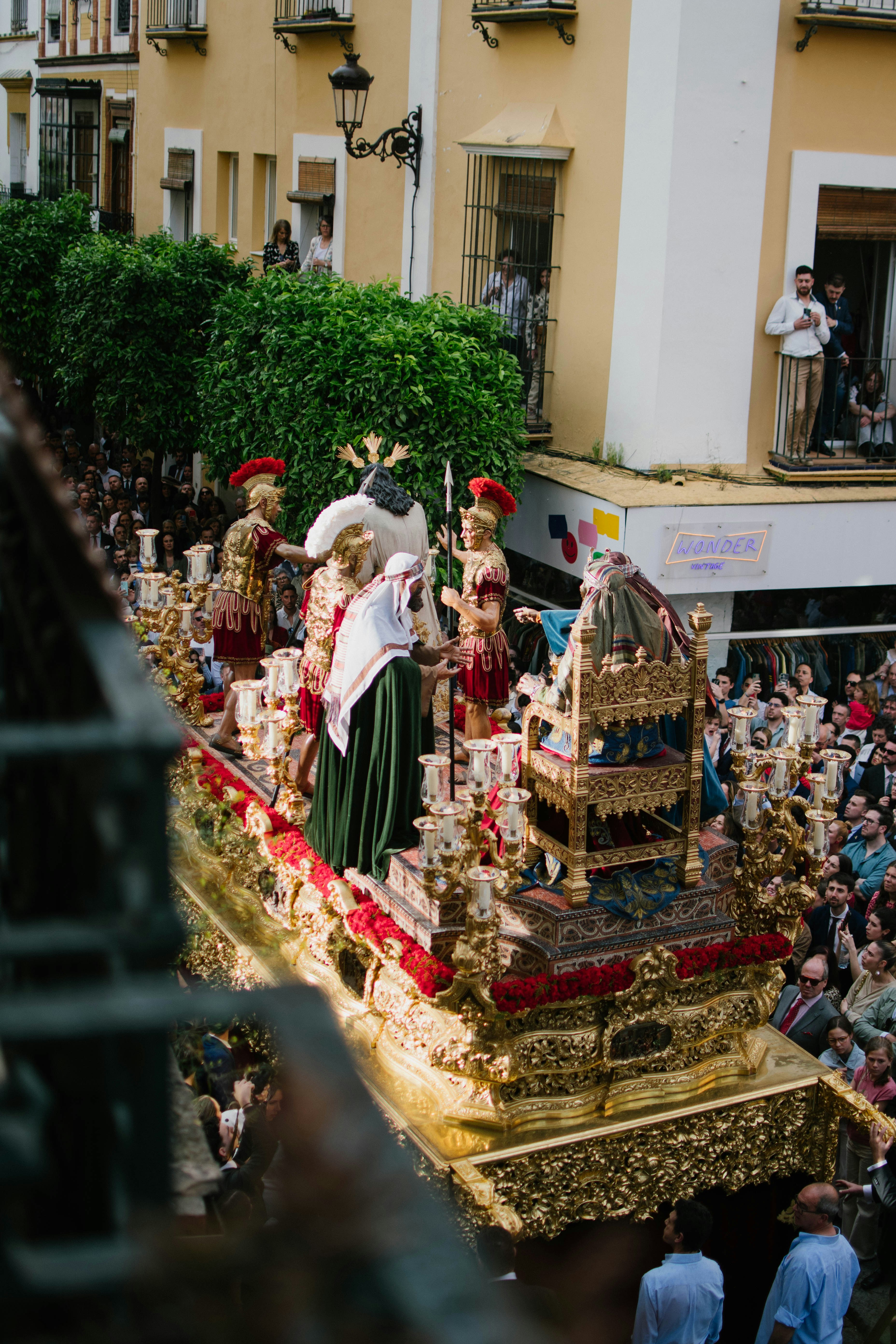 Dining Etiquette: Navigating Spanish Meal Culture