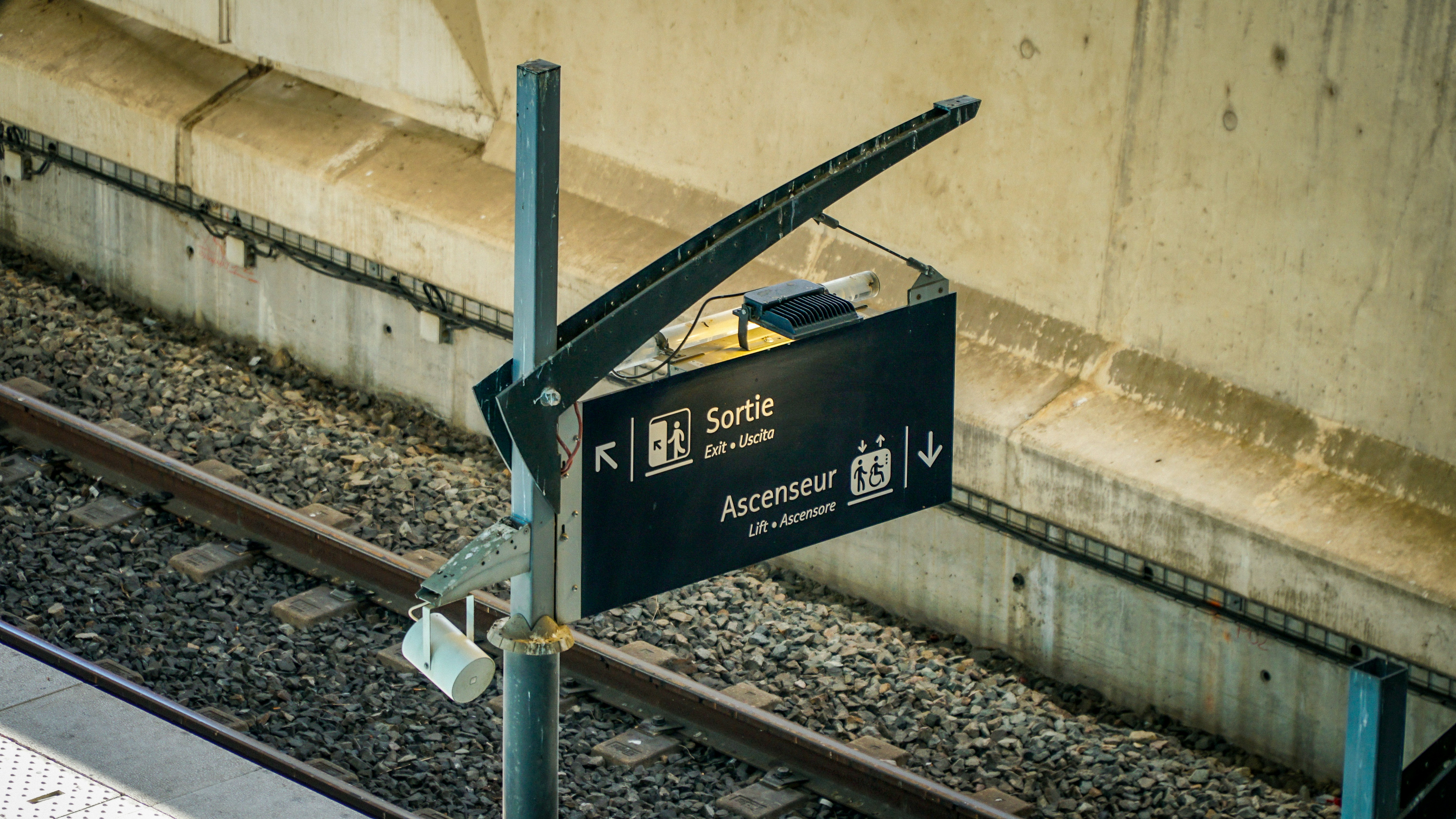 Les dégradations se multiplient sur les parkings de gares