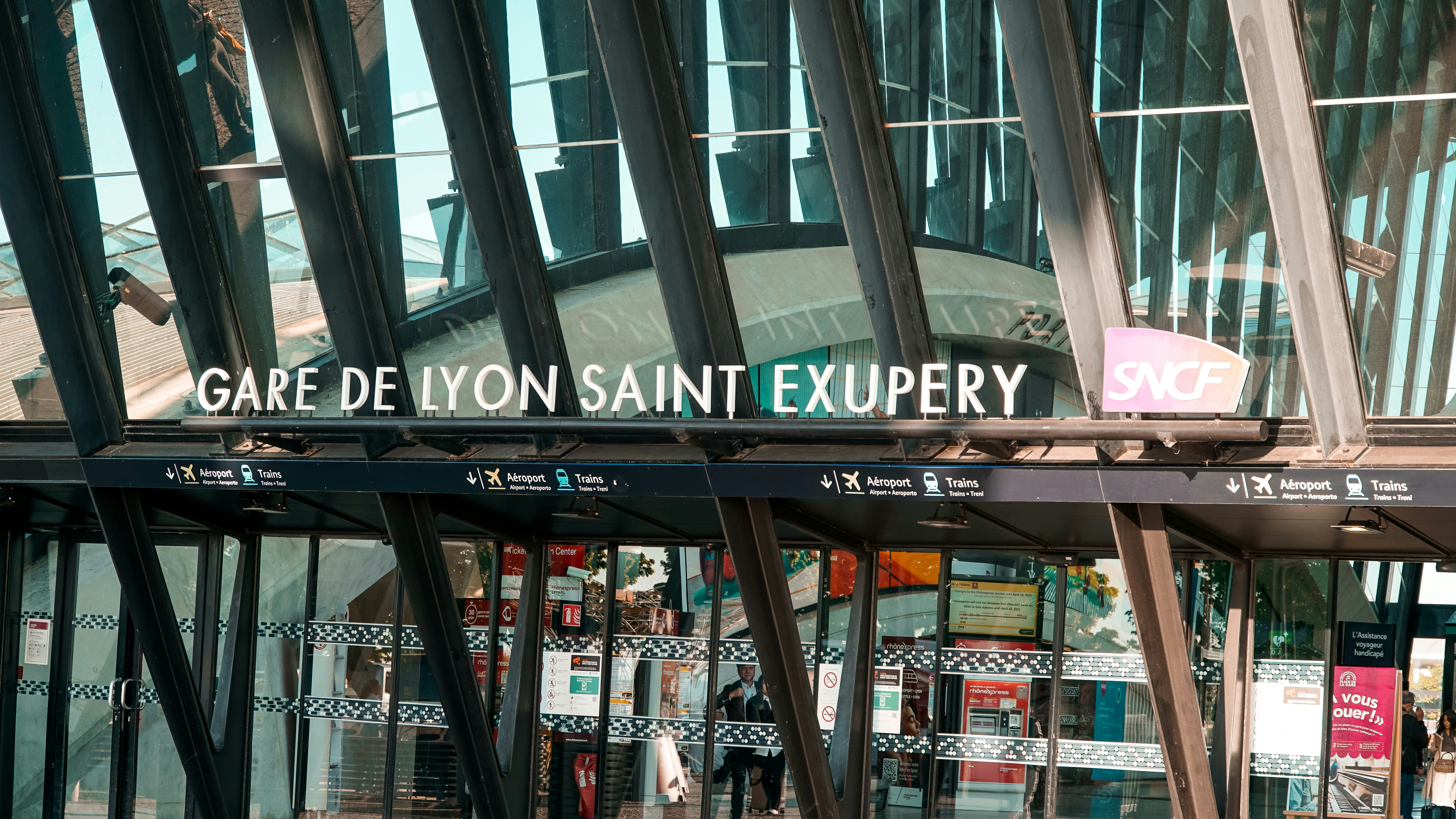 The image shows gare de lyon saint exupery.