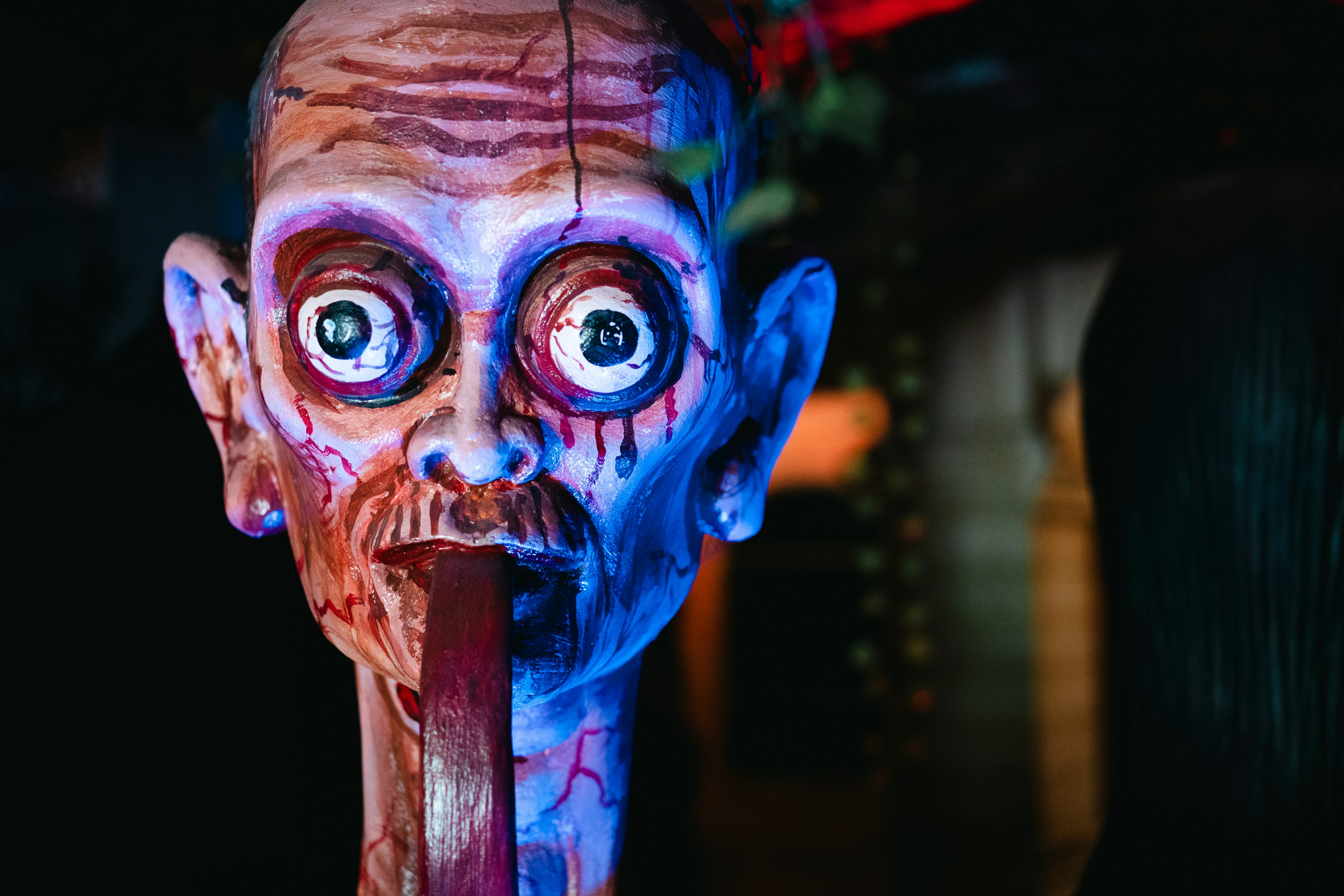 Um rosto de zumbi assustador e grotesco é mostrado. foto – Imagem grátis  sobre Dia das bruxas na Unsplash, image size:3000x2001