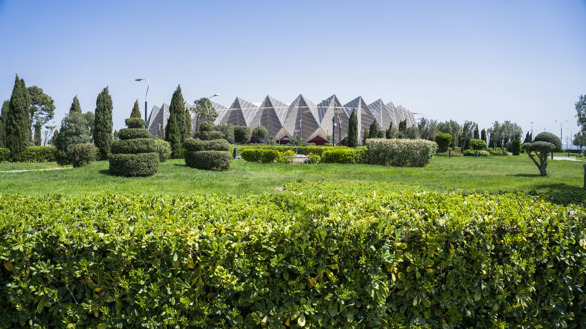 A beautiful building and green lawn under the blue sky.