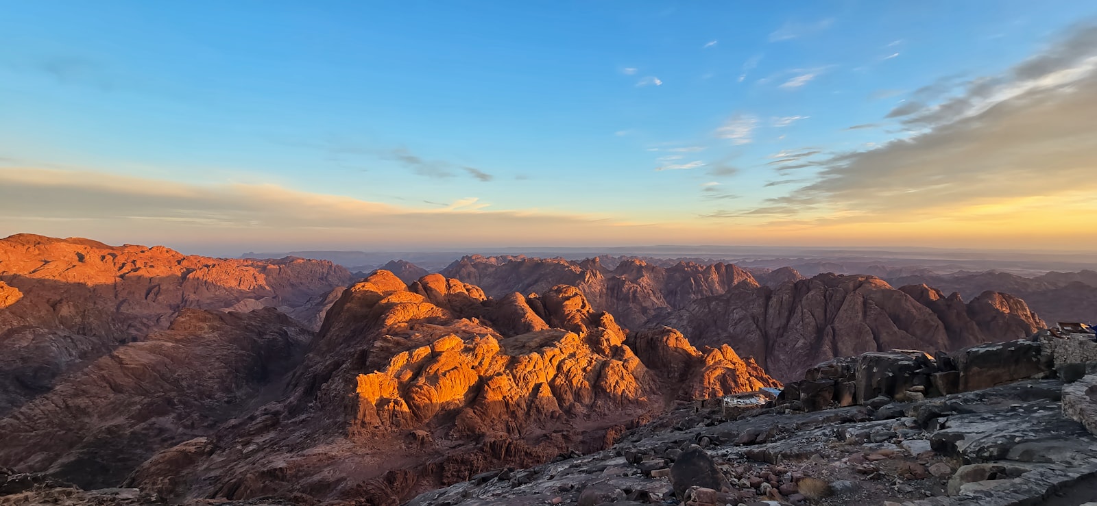 Il Monastero di Santa Caterina ai piedi del Monte Sinai nel deserto del Sinai