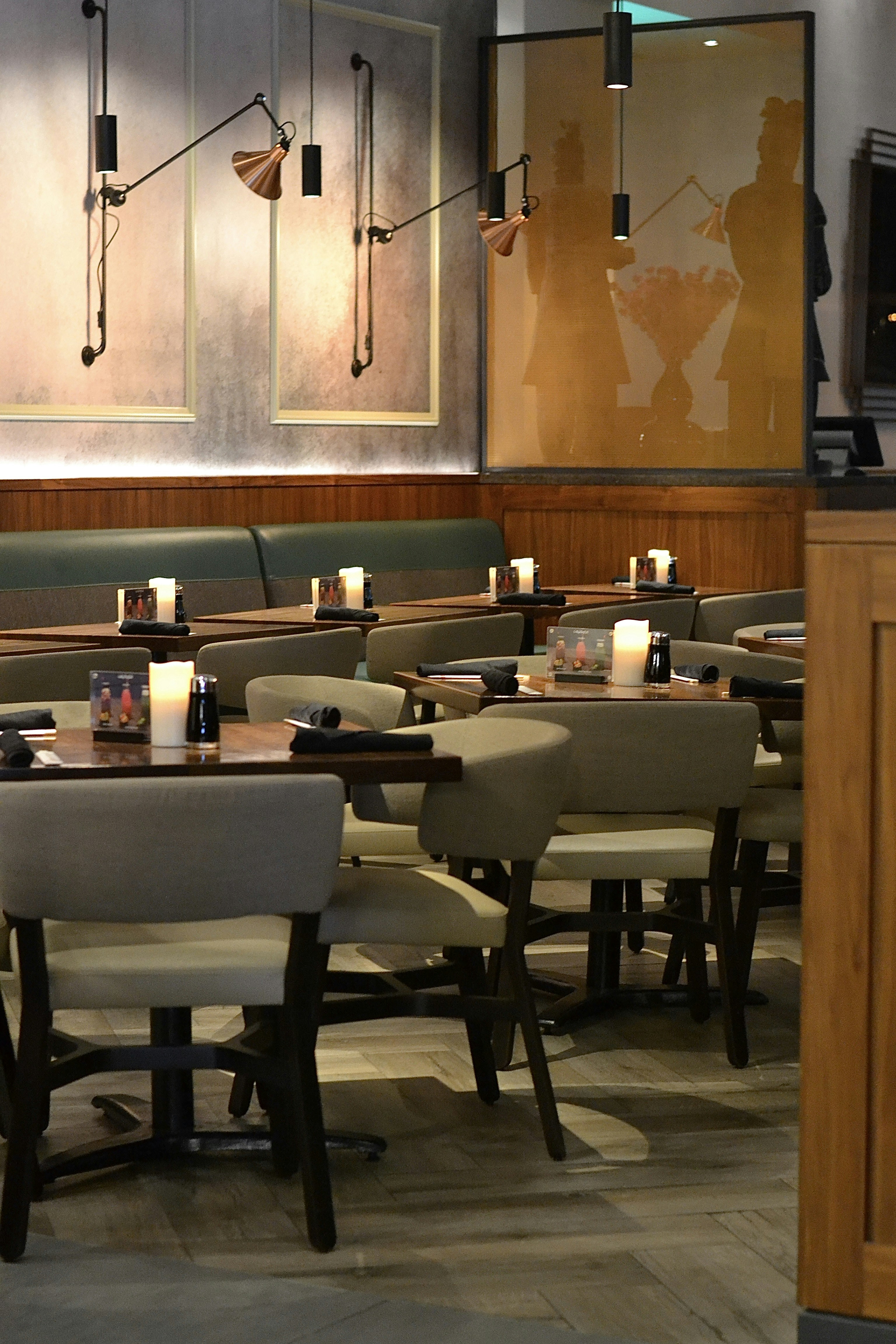 Salle avec lumières décoratives