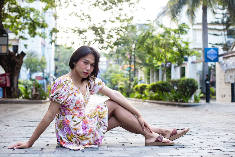 fashionable sugar mummy on a shopping trip