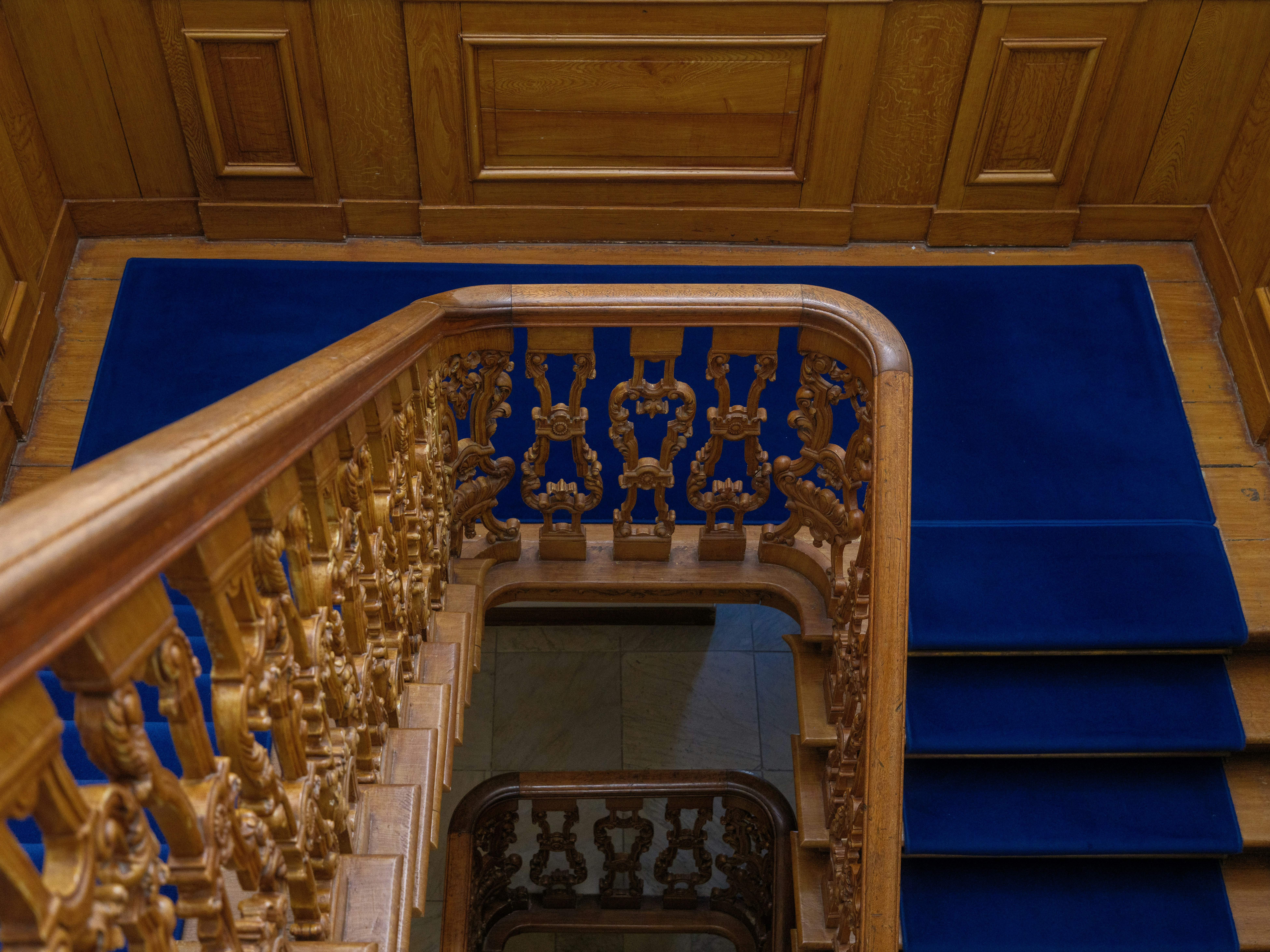 Grand Staircase in the Entrance Hall - white house floor plan