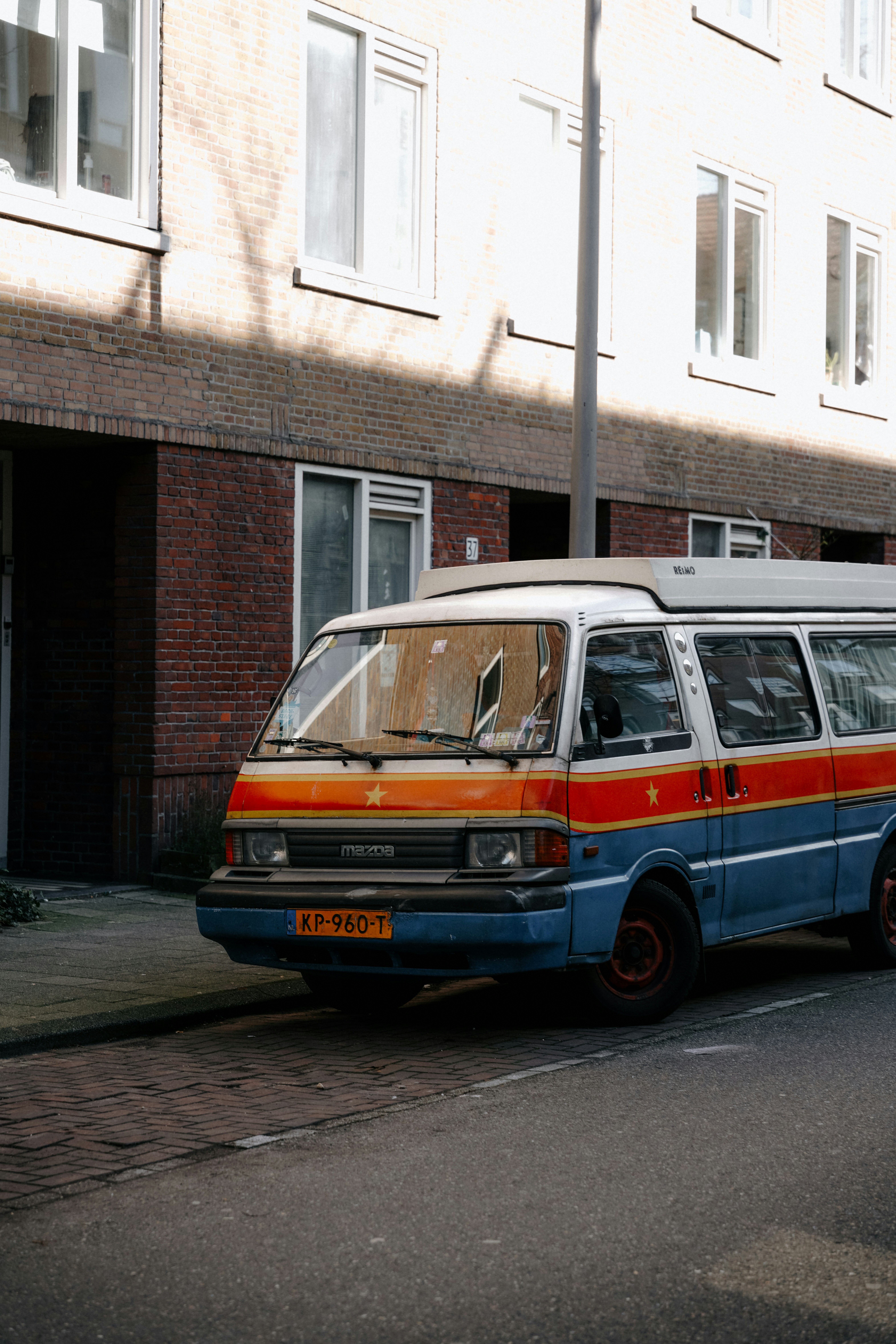 photo-1744920667993-dd707874cb37?ixid=M3wxMjA3fDB8MXxzZWFyY2h8MTV8fGNvcnBvcmF0ZSUyMHZhbiUyMGluc3VyYW5jZXxlbnwwfHx8fDE3NDUyNzA1Mjl8MA\u0026ixlib=rb-4.0.3