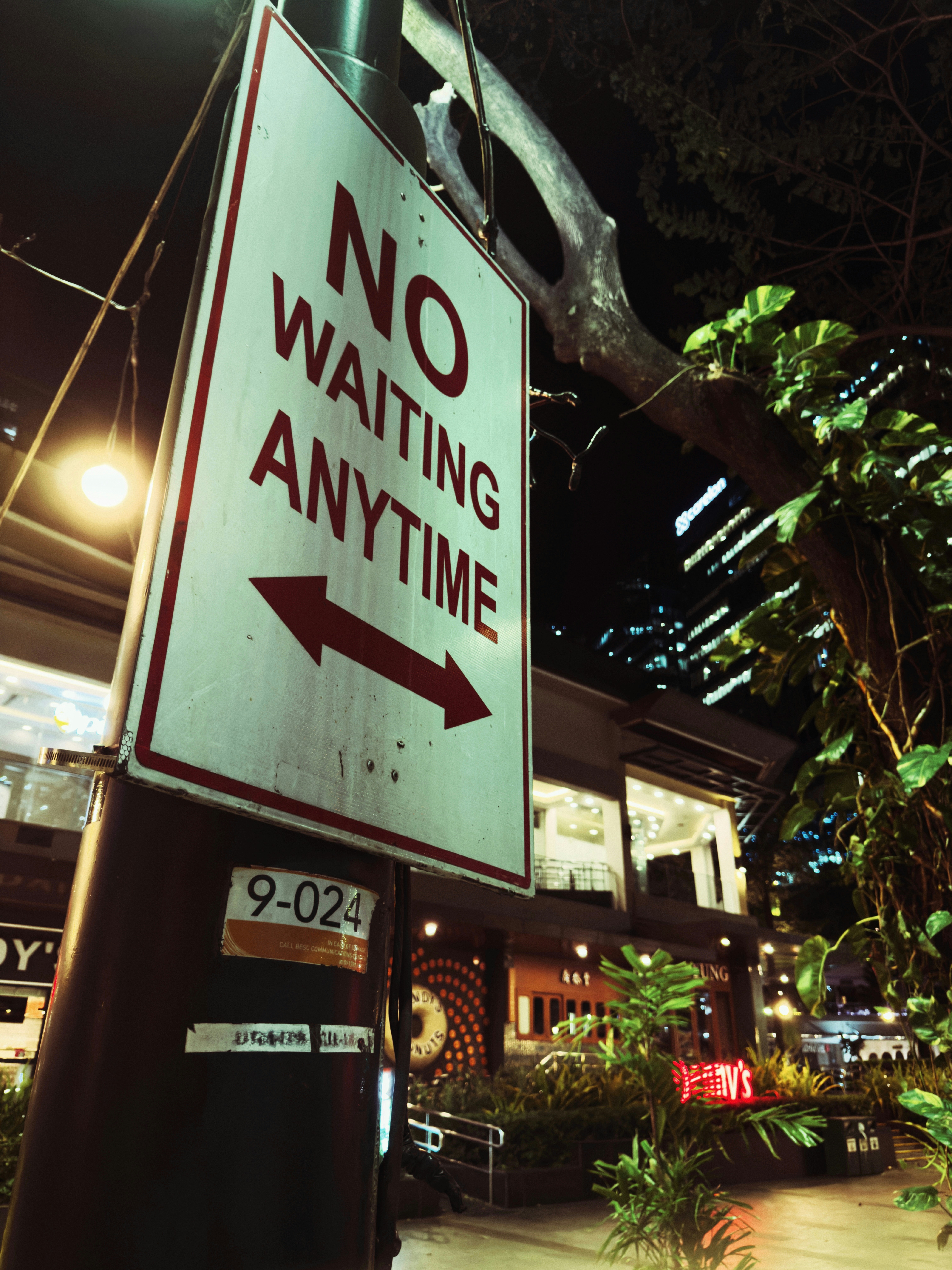 No waiting anytime, indicated by arrow.