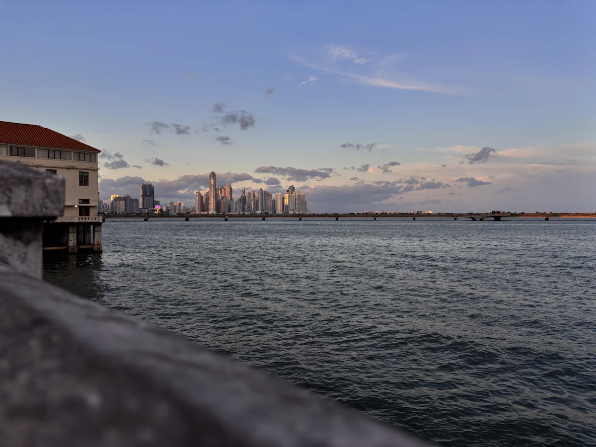 Skyline immobilier Panama City avec tours résidentielles Punta Pacífica