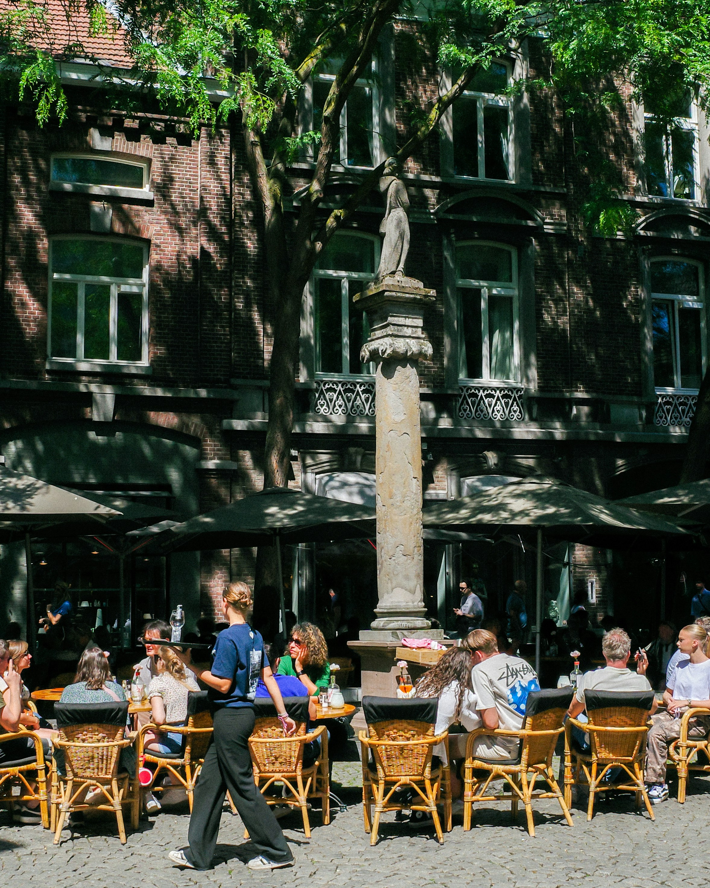 Café Spending Is Rising in the Netherlands, but Many Businesses Are Struggling