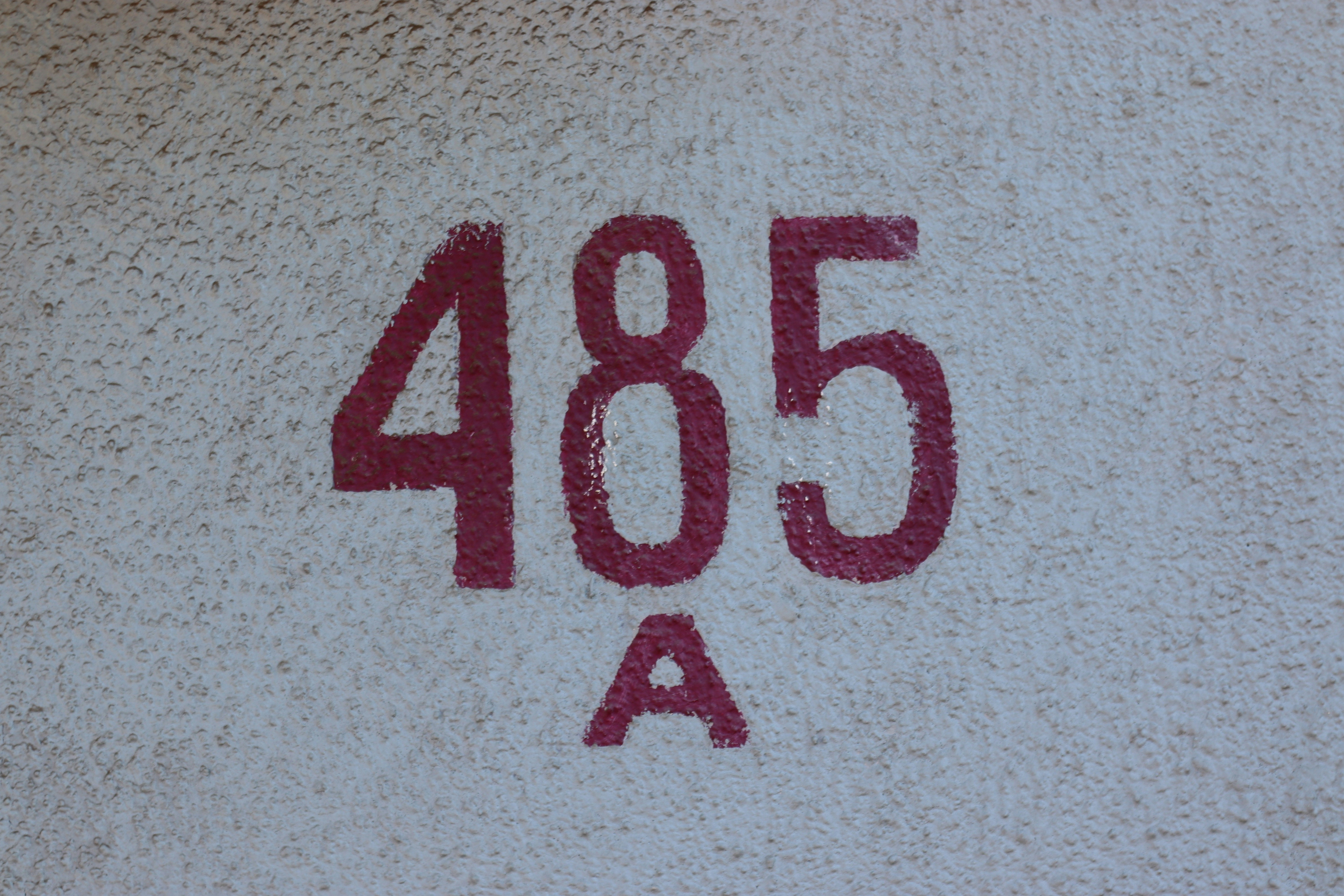 Red numbers 485 with the letter a.