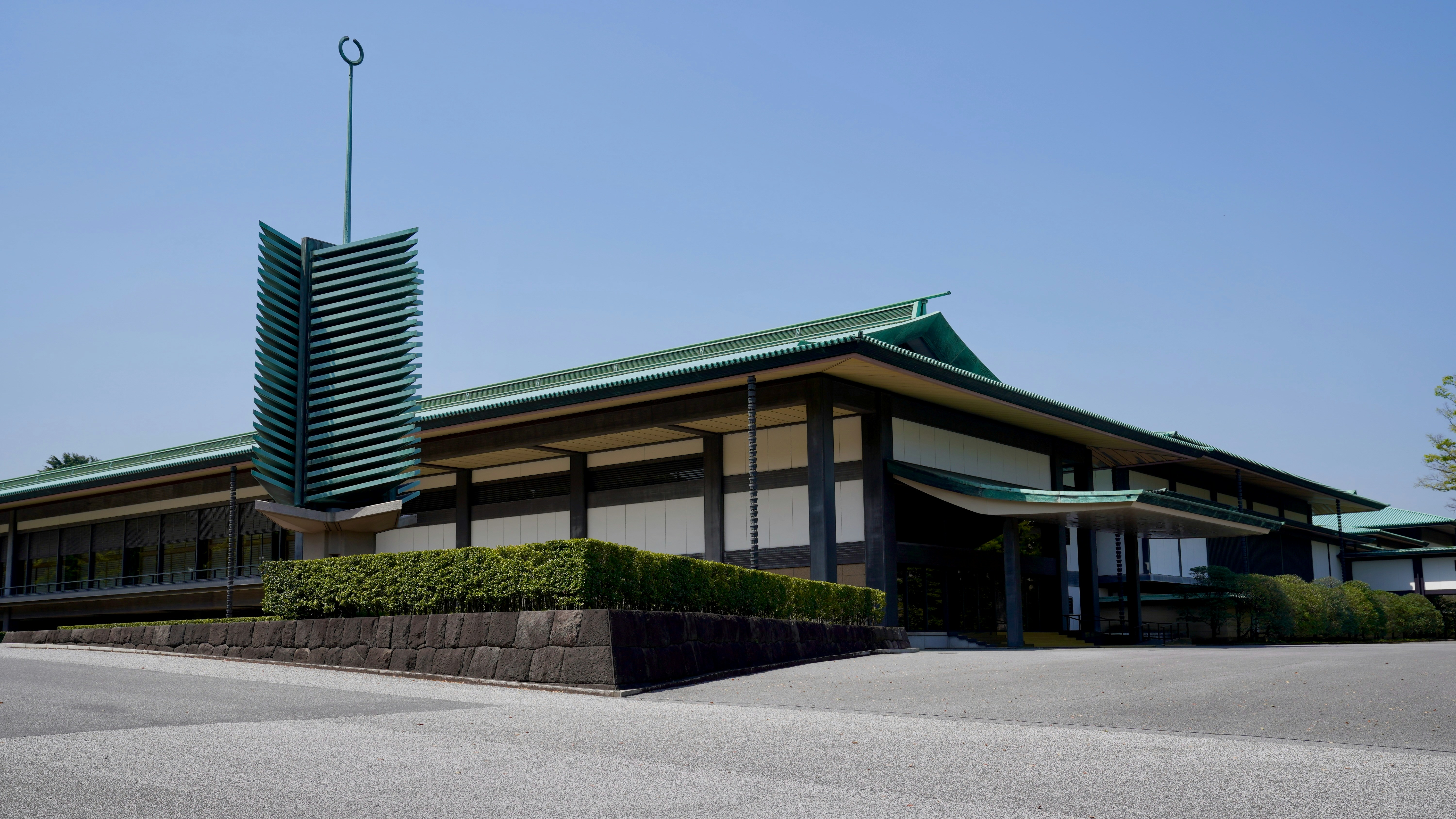A modern japanese building stands against a clear sky. photo – Free ...
