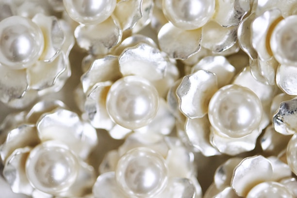 White flowers with pearl centers fill the frame.