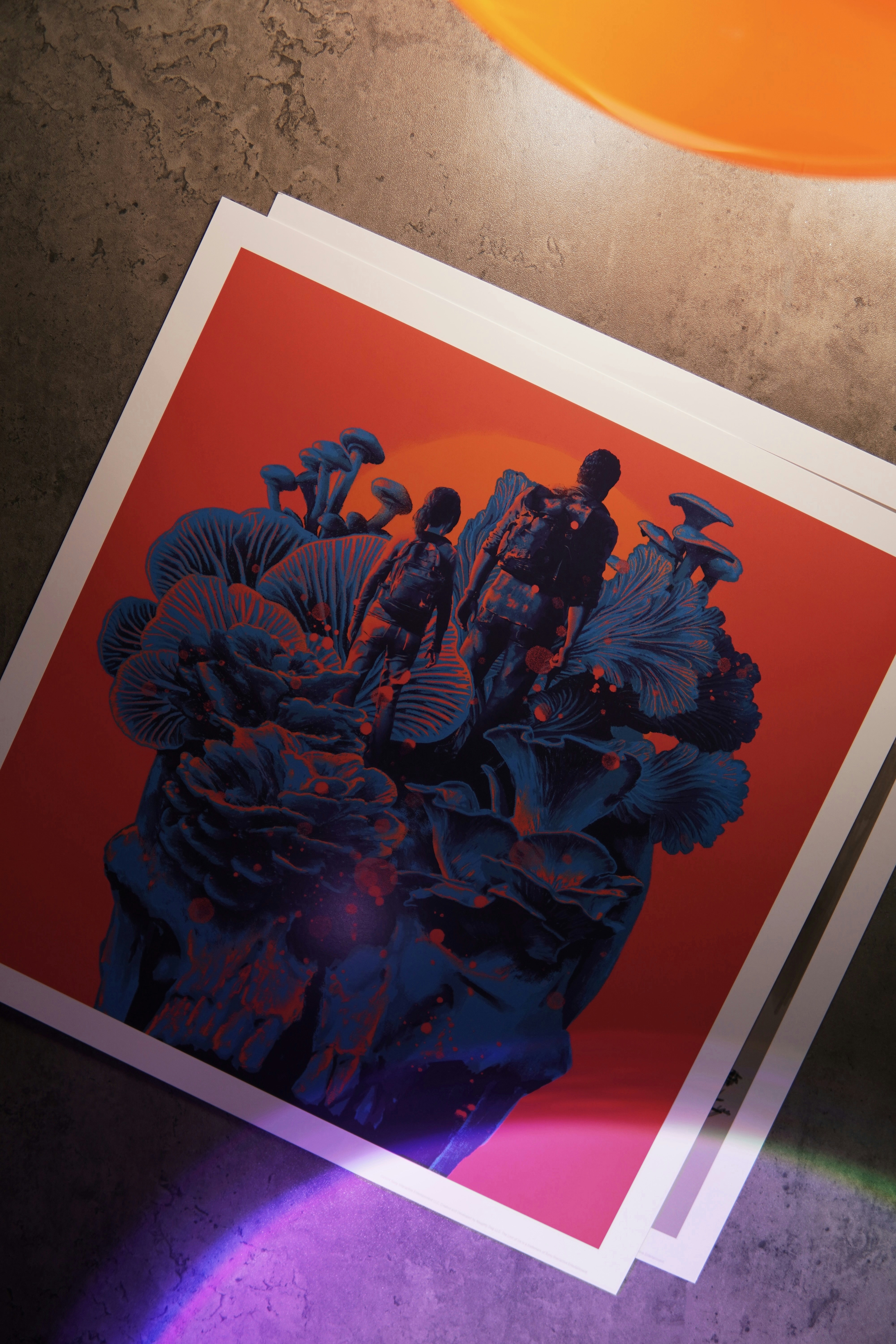 Se muestran láminas artísticas con un diseño floral.