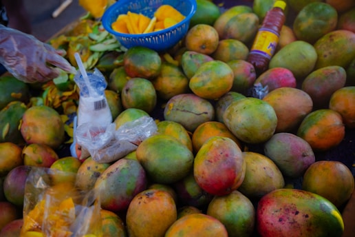 Many fresh and ripe mangoes are on display.