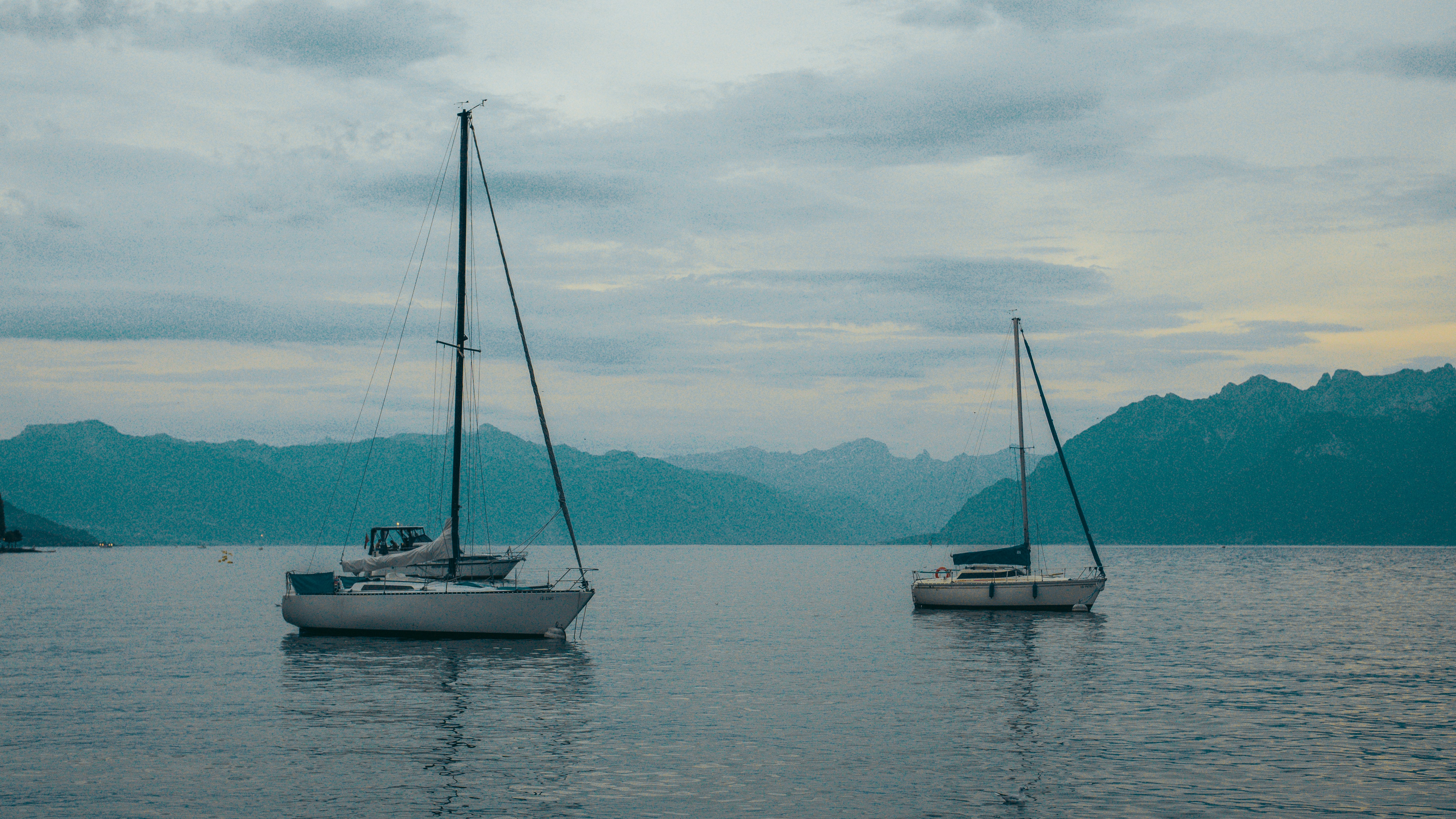 Yachting Experiences for Couples budgeting with a simple charter cost checklist for fuel, food, moorings, and marina nights