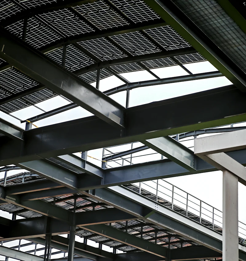Steel roof beam structure