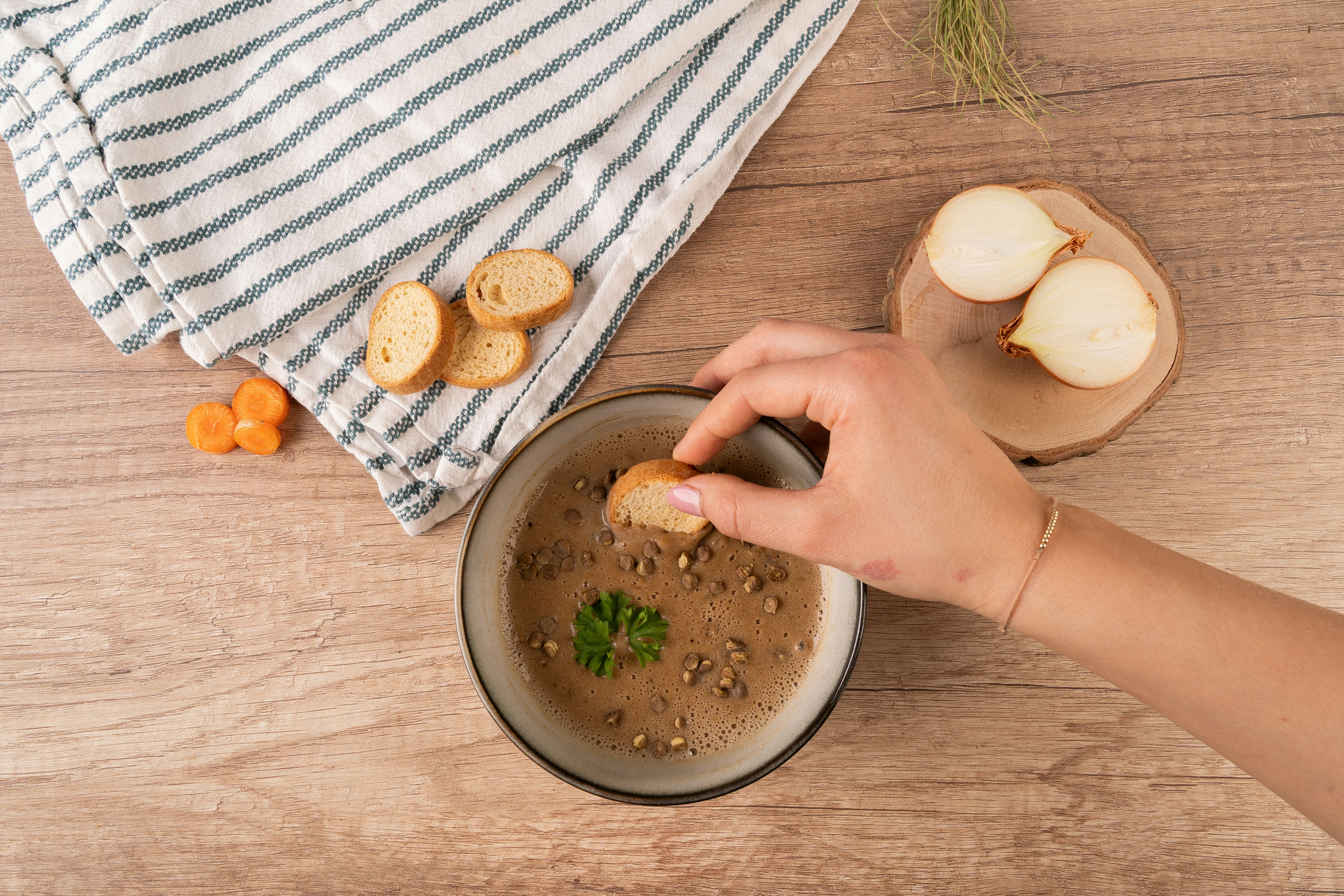 Photo by jakubklucky