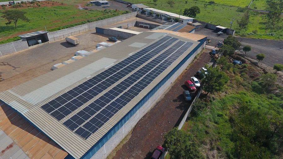Toiture commerciale après installation solaire — 36 kWc