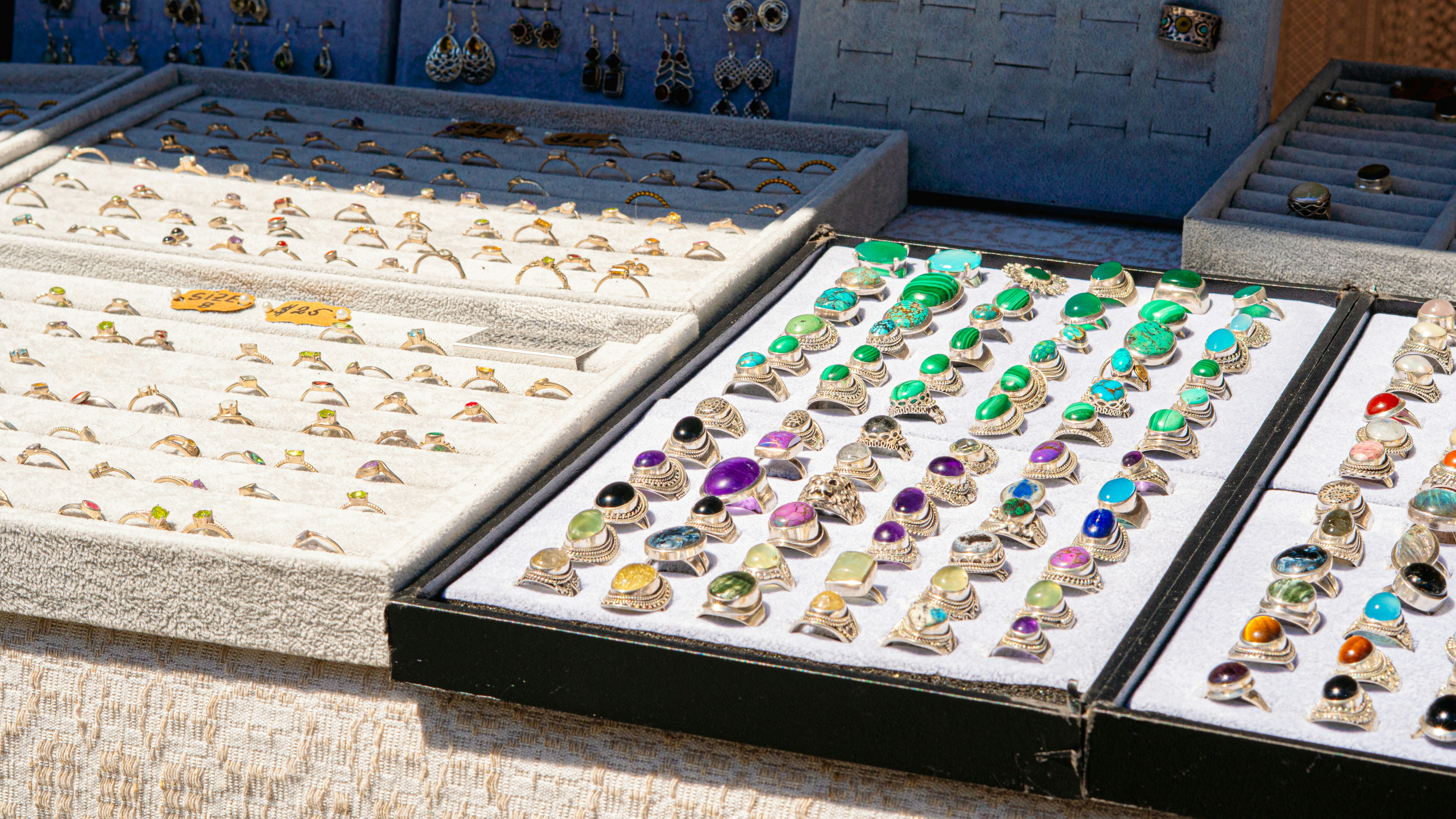 ジルコンの値段と価格相場