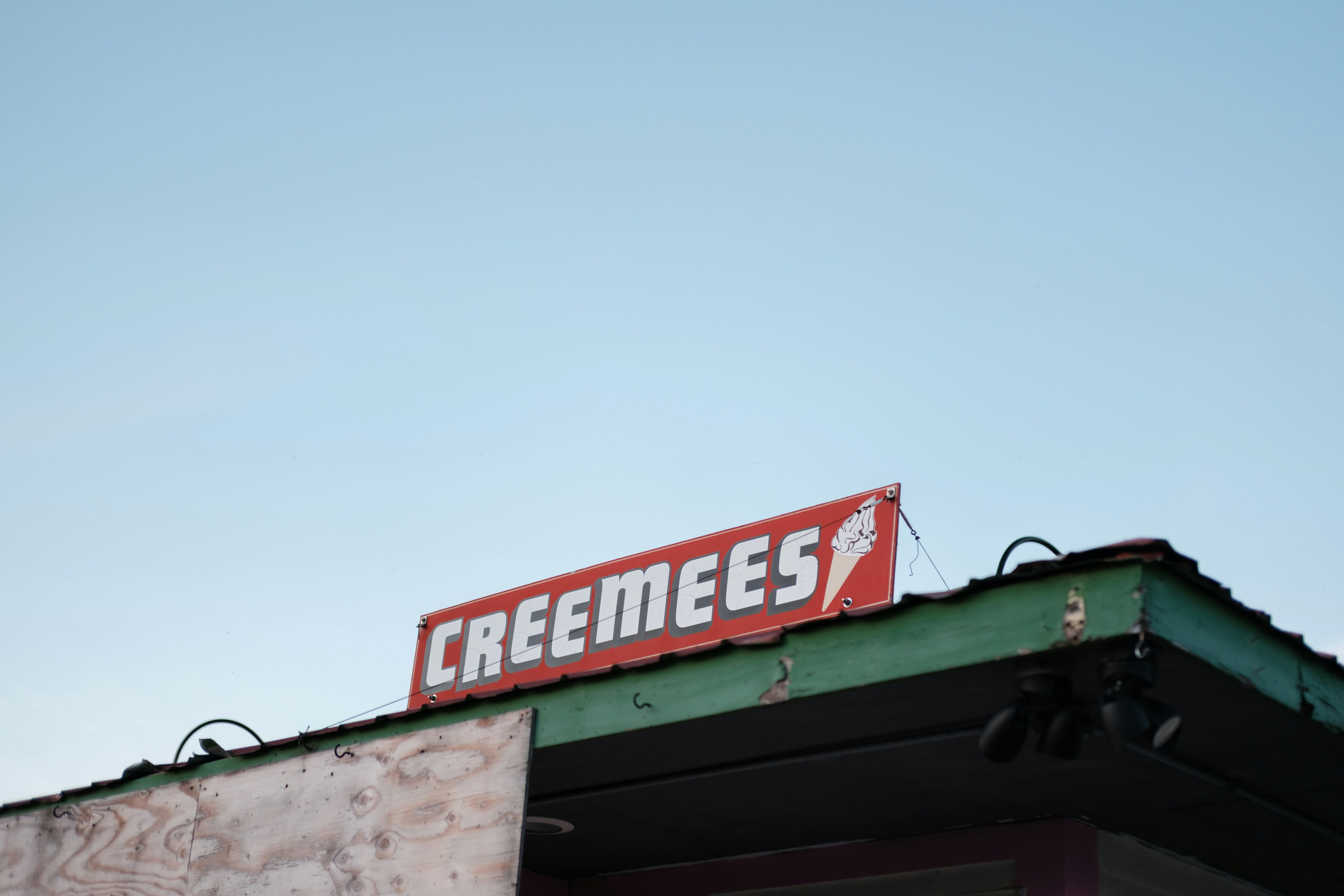 https://images.unsplash.com/photo-1745240462970-17871555e0a3?ixid=M3w2MjYzNjJ8MHwxfHNlYXJjaHwxfHxmcmFuY2hpc2Vlc3xlbnwwfDB8fHwxNzU5ODU3MTU1fDA&ixlib=rb-4.1.0