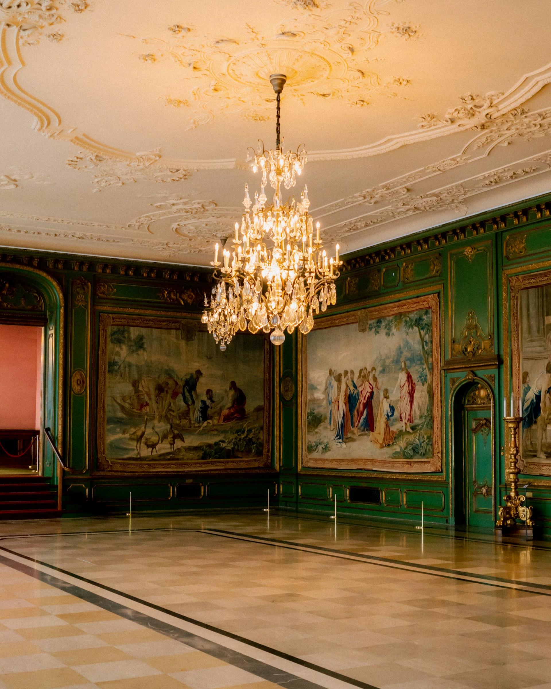 An elegant room with a stunning chandelier.
