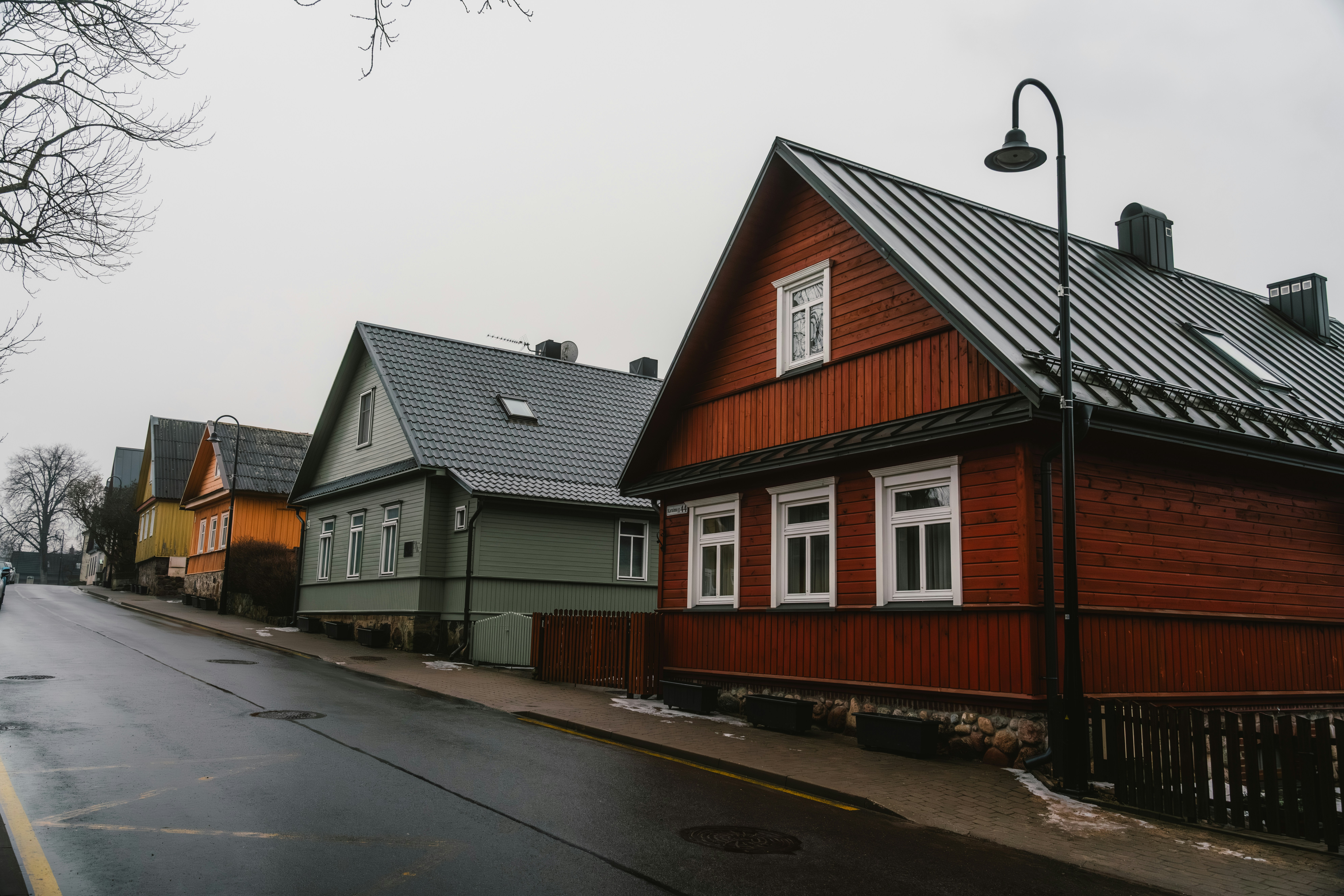 Analyzing the economics of space utilization in small homes