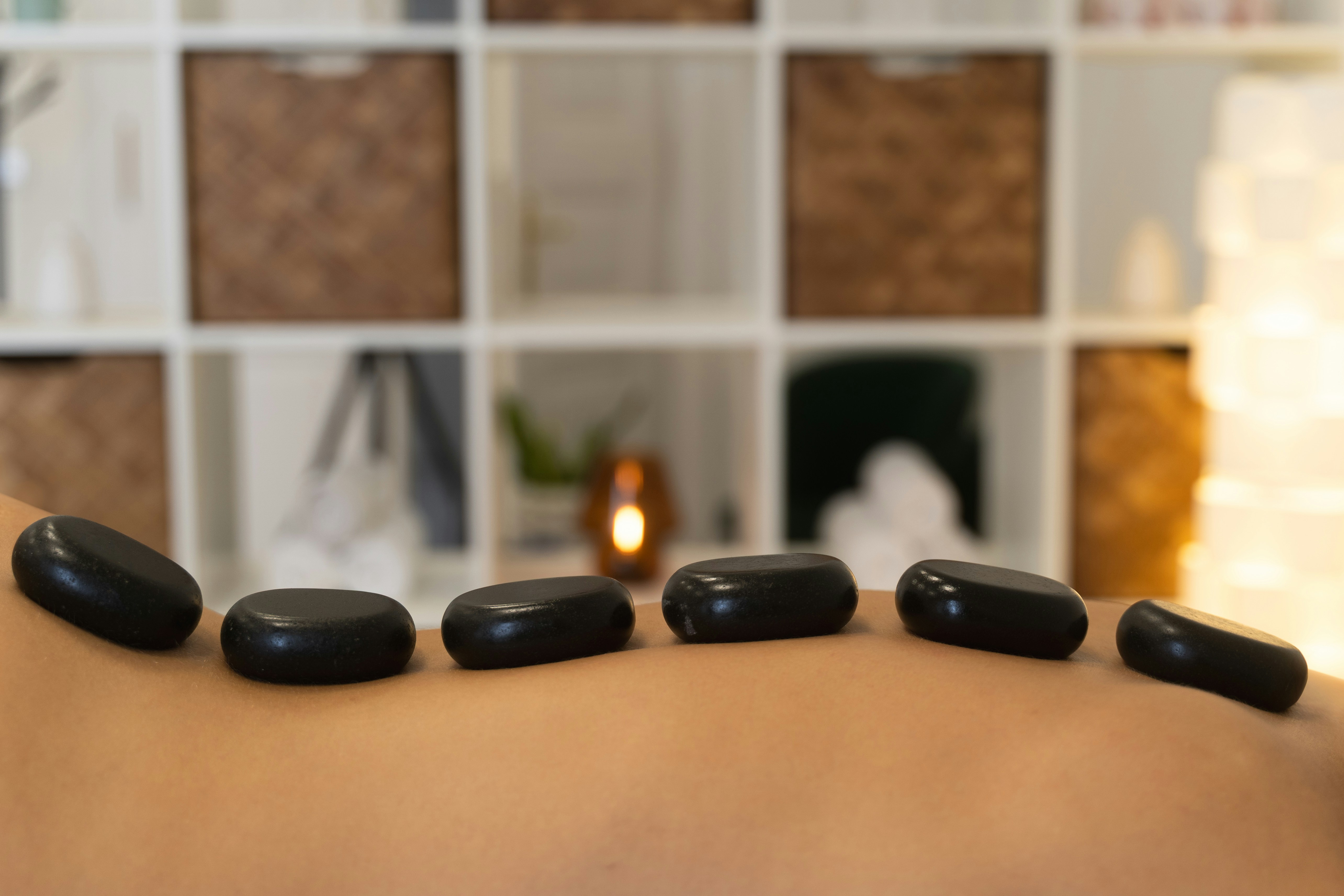 Hotstone massage med varme lavasten