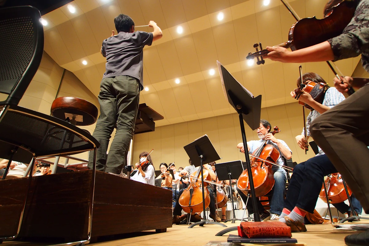 Orchestration Without a Signal From the Room