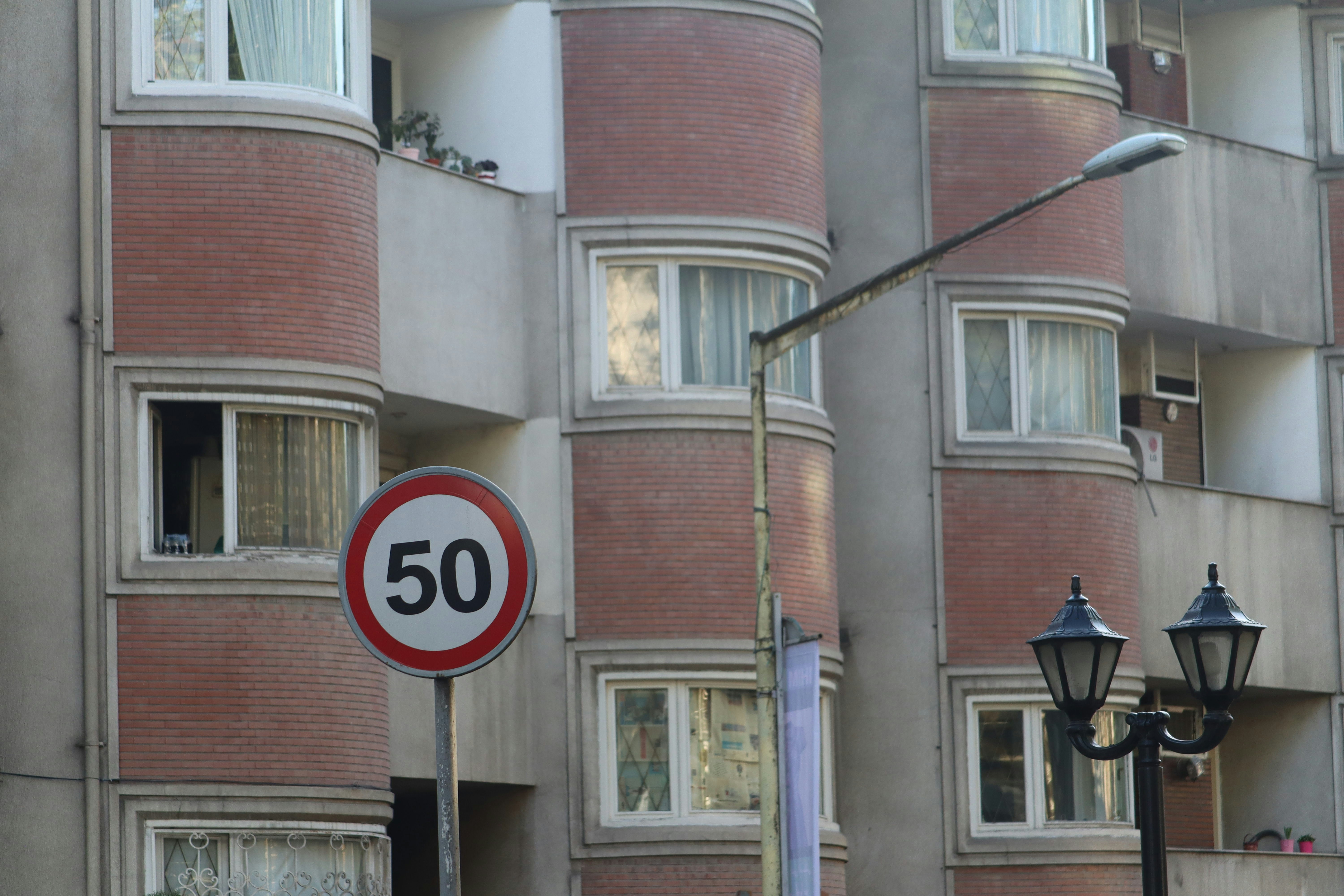 Simulation frais achat appartement Angers 2026 notaire taxe foncière