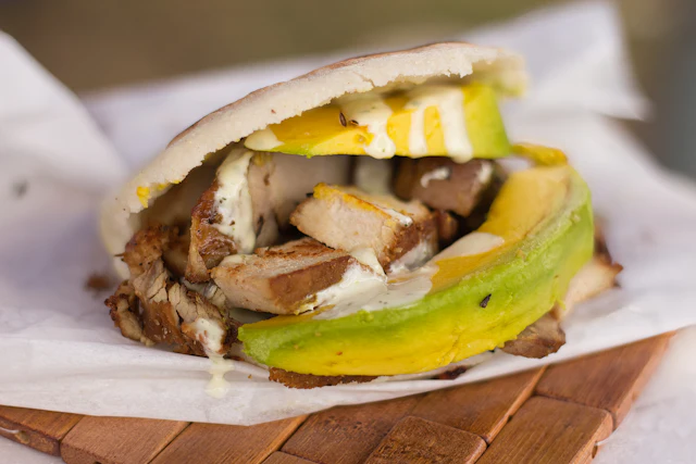 Arepa reina pepiada.