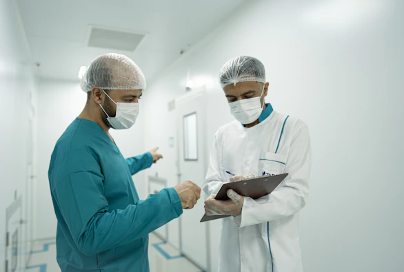 Two medical professionals are having a discussion