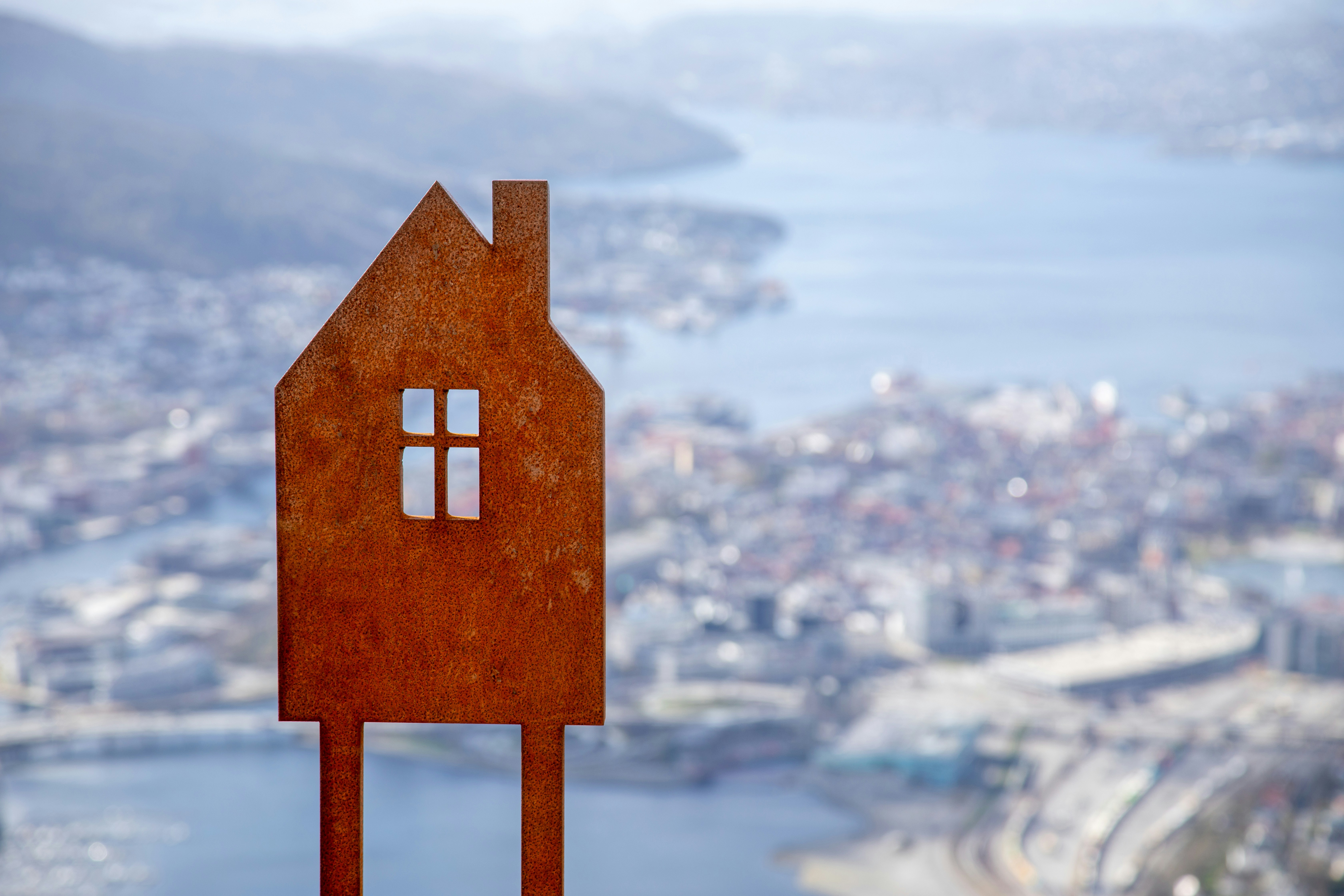 US Housing Market Faces Spring Headwinds as Iran Conflict Drives Rates Higher