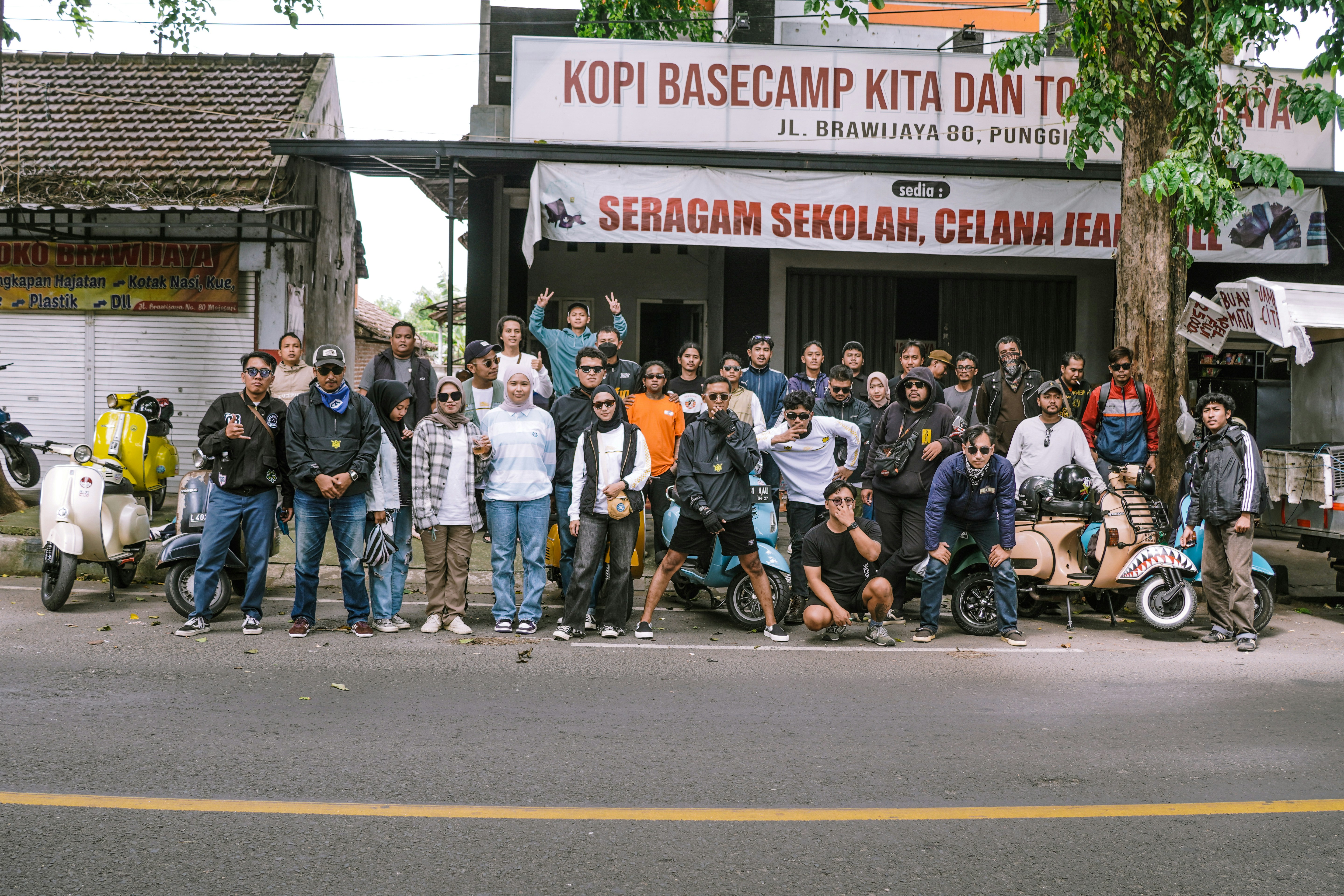 photo 1745487383569 949c119560ef?crop=entropy&cs=tinysrgb&fit=max&fm=jpg&ixid=M3w1MjQ0NjR8MHwxfHNlYXJjaHwxM3x8Q29tbXVuaXR5JTIwQkJRfGVufDB8MHx8fDE3NTE0NTk3MDZ8MA&ixlib=rb 4.1