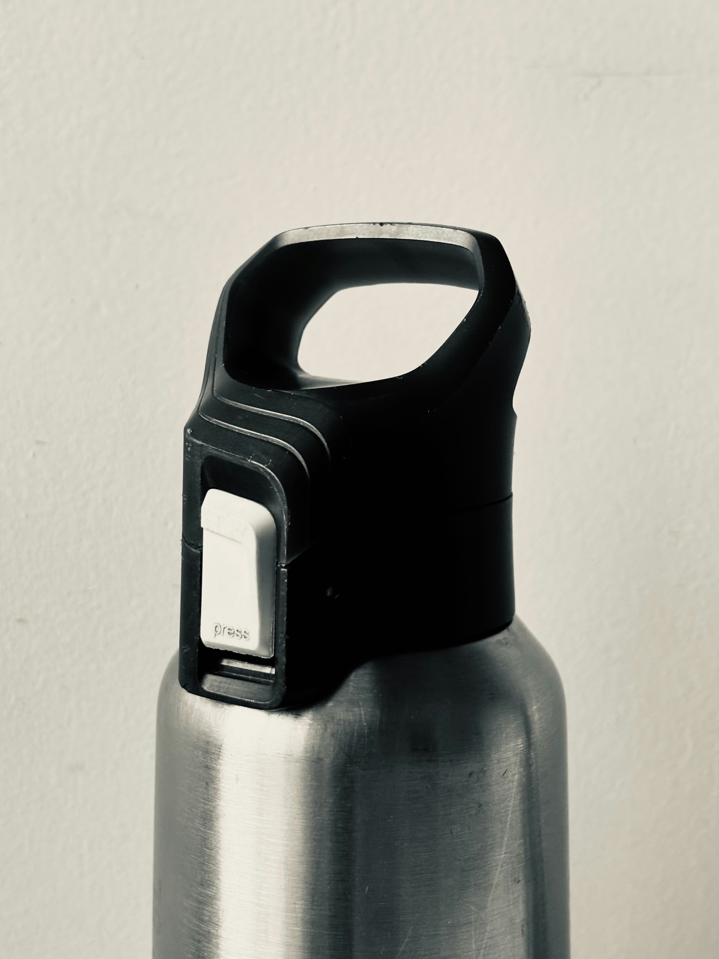 Image illustrating ease of use in handheld blenders