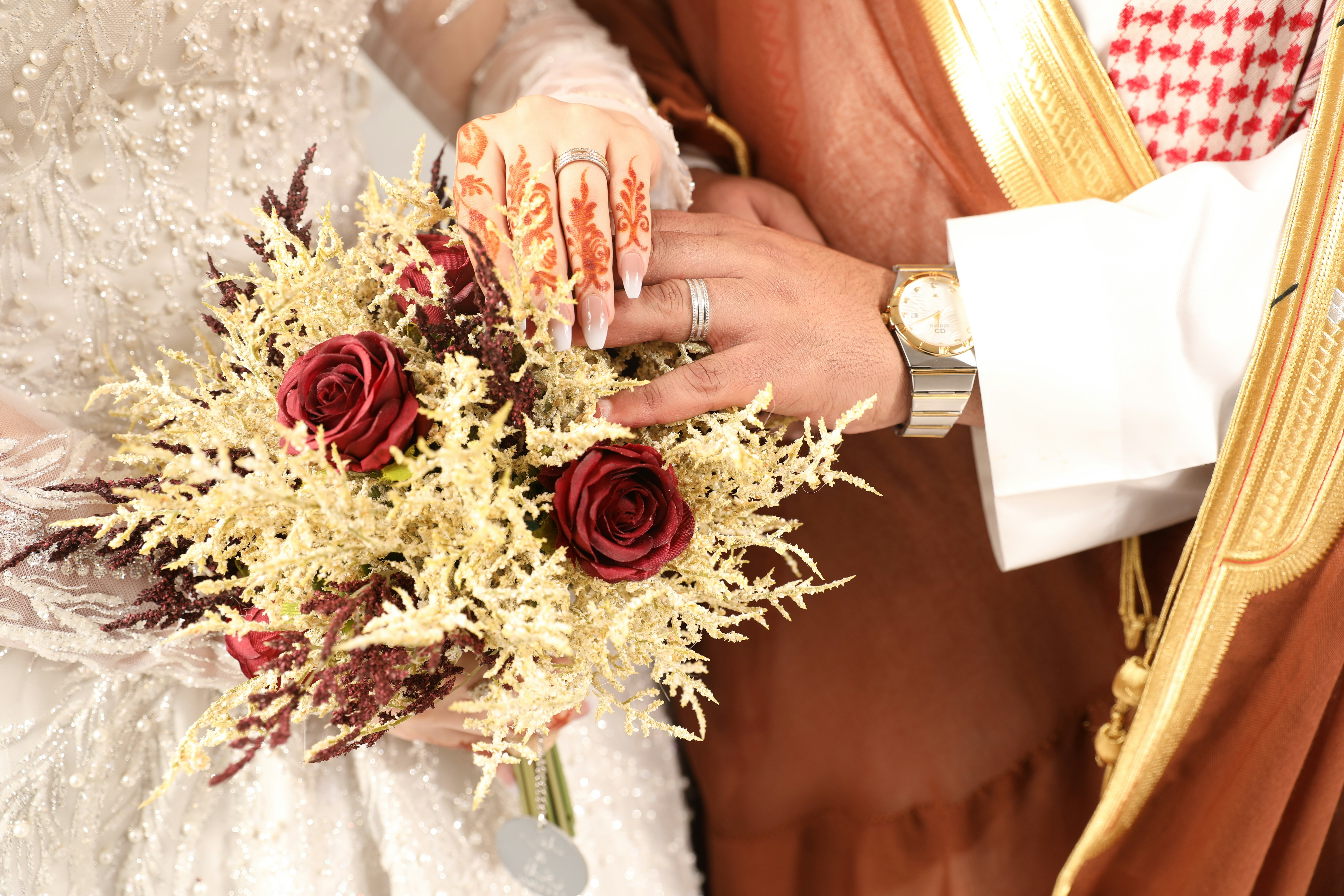 Wedding rings flowers, couple holding hands, wedding decor bokeh, bridal bouquet, ilustrasi artikel The Essential Wedding Timeline: Your Stress-Free Month-by-Month Planning Guide 4