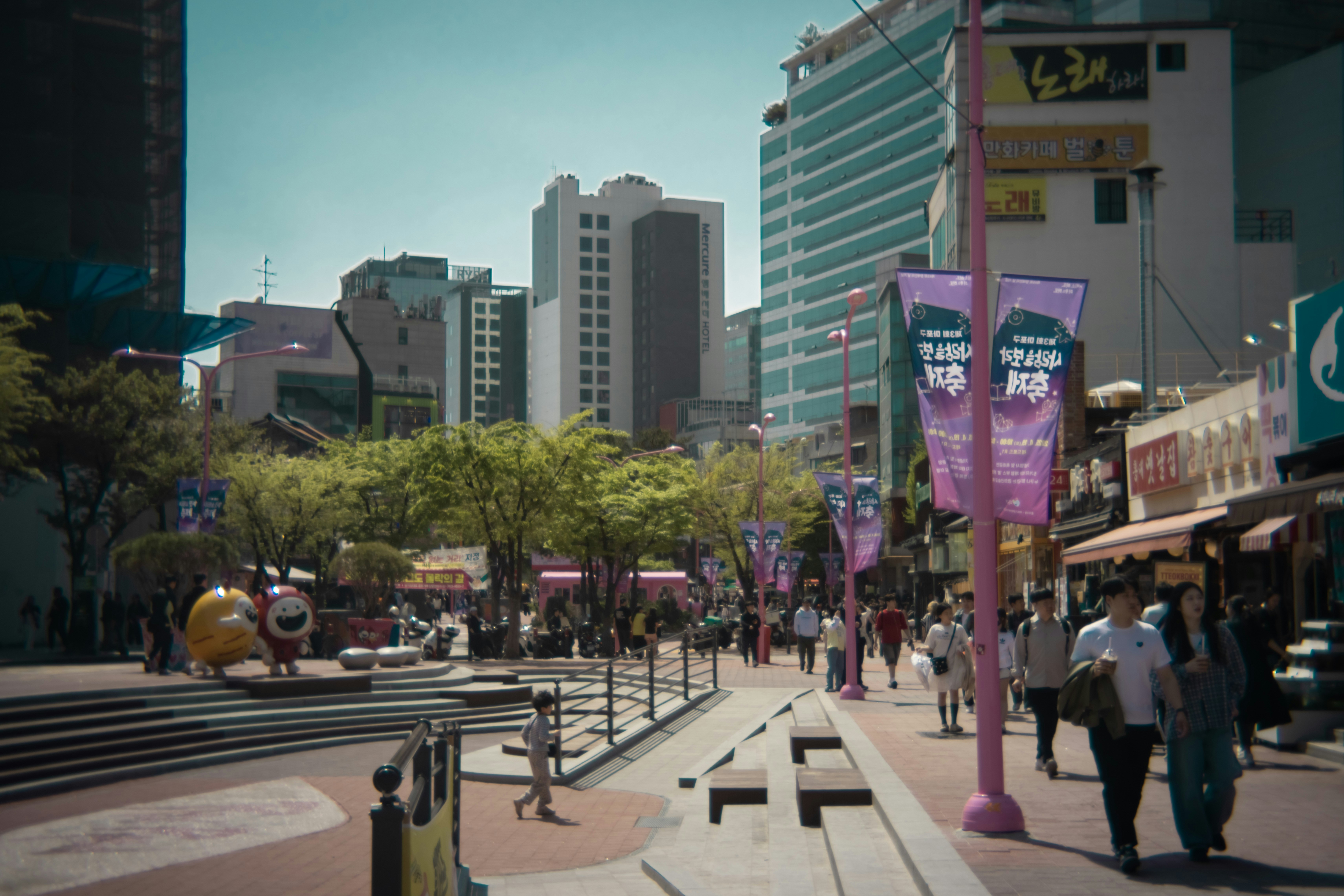 ROADSHOW & ACTIVATION