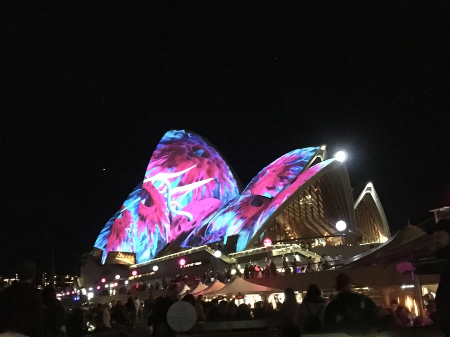 繽紛雪梨燈光節期間歌劇院投影