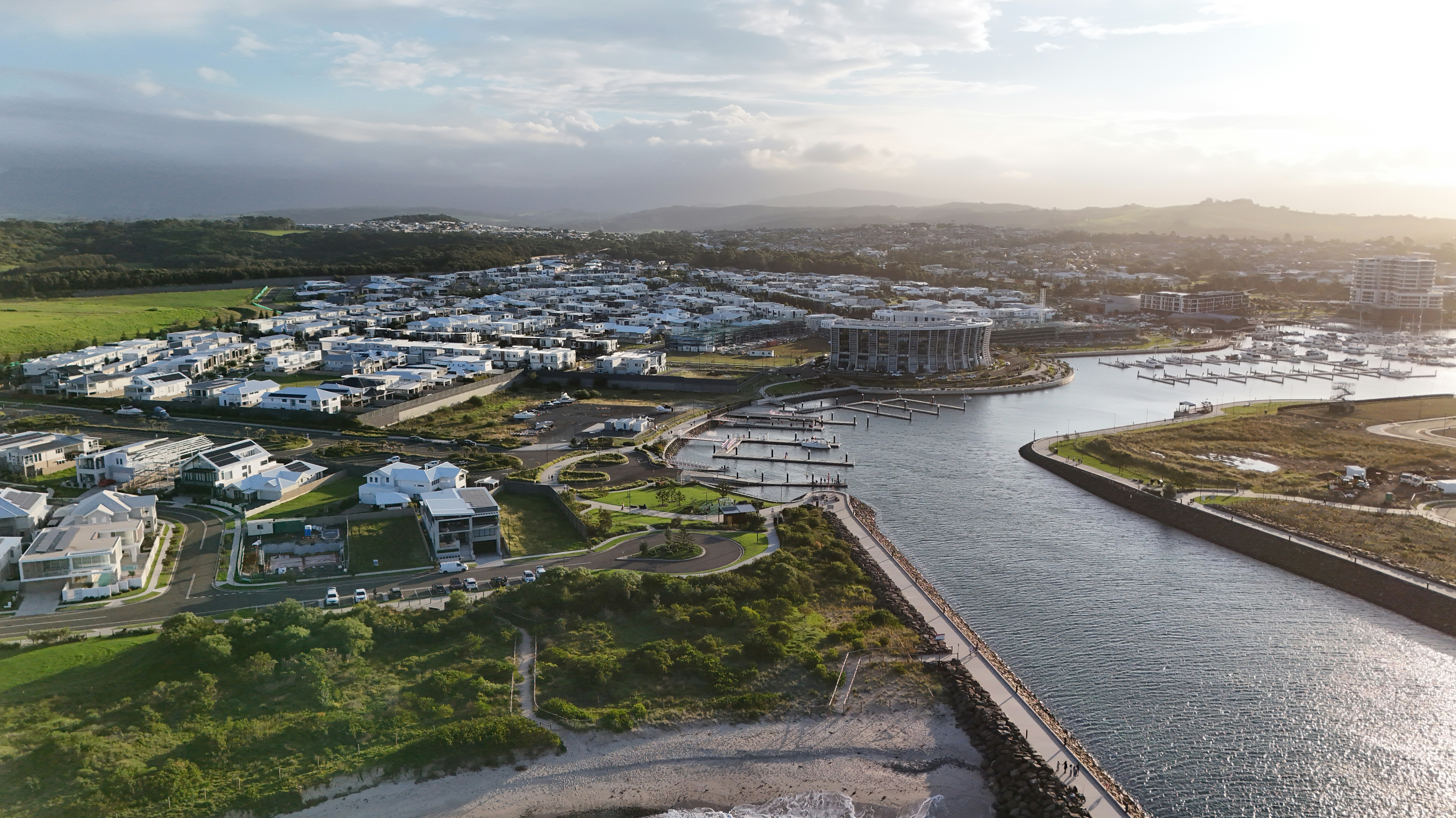 An aerial view of a coastal city. photo – Free Image on Unsplash