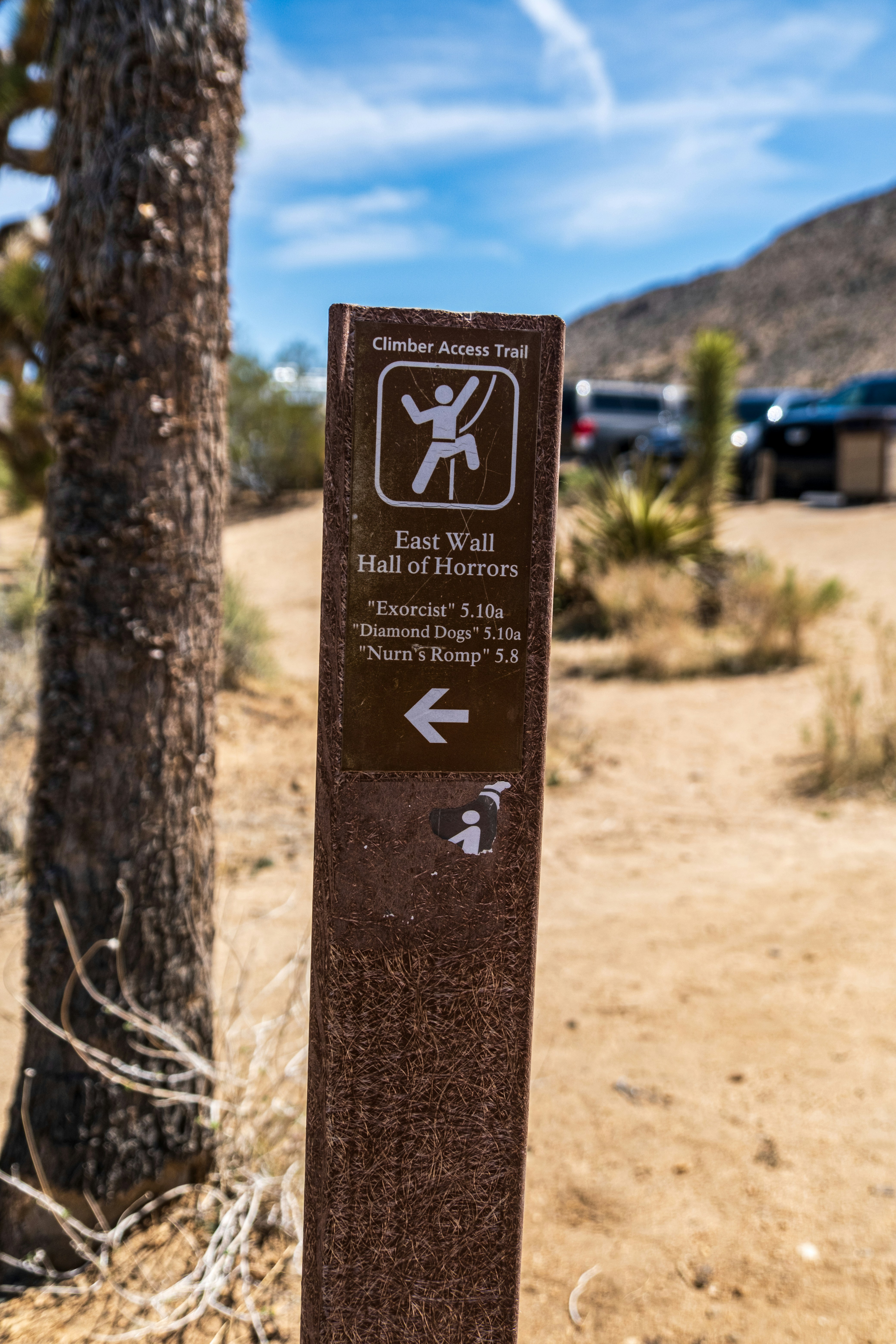 A sign directs climbers towards the "hall of horrors".