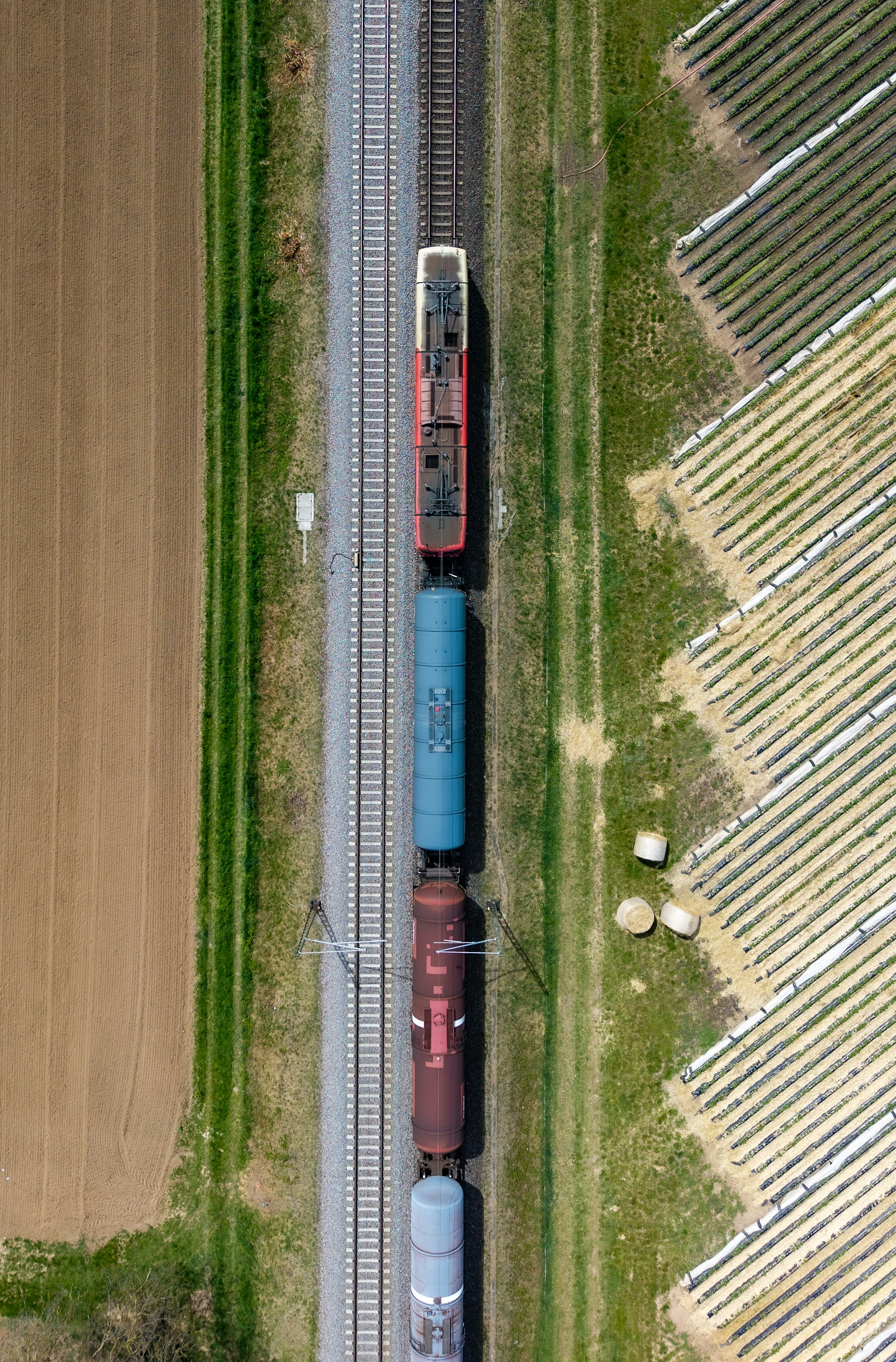 Croisement de deux voies ferrées photo – Image gratuite de Gris sur Unsplash, image size:3000x4558