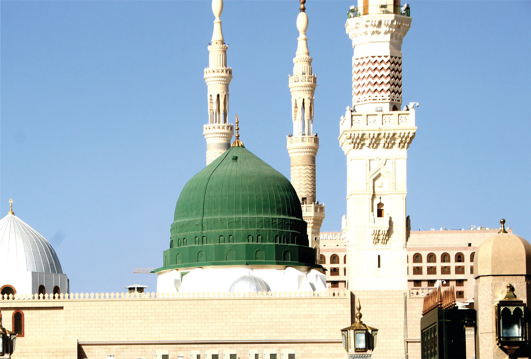 Madinah mosque and pilgrims