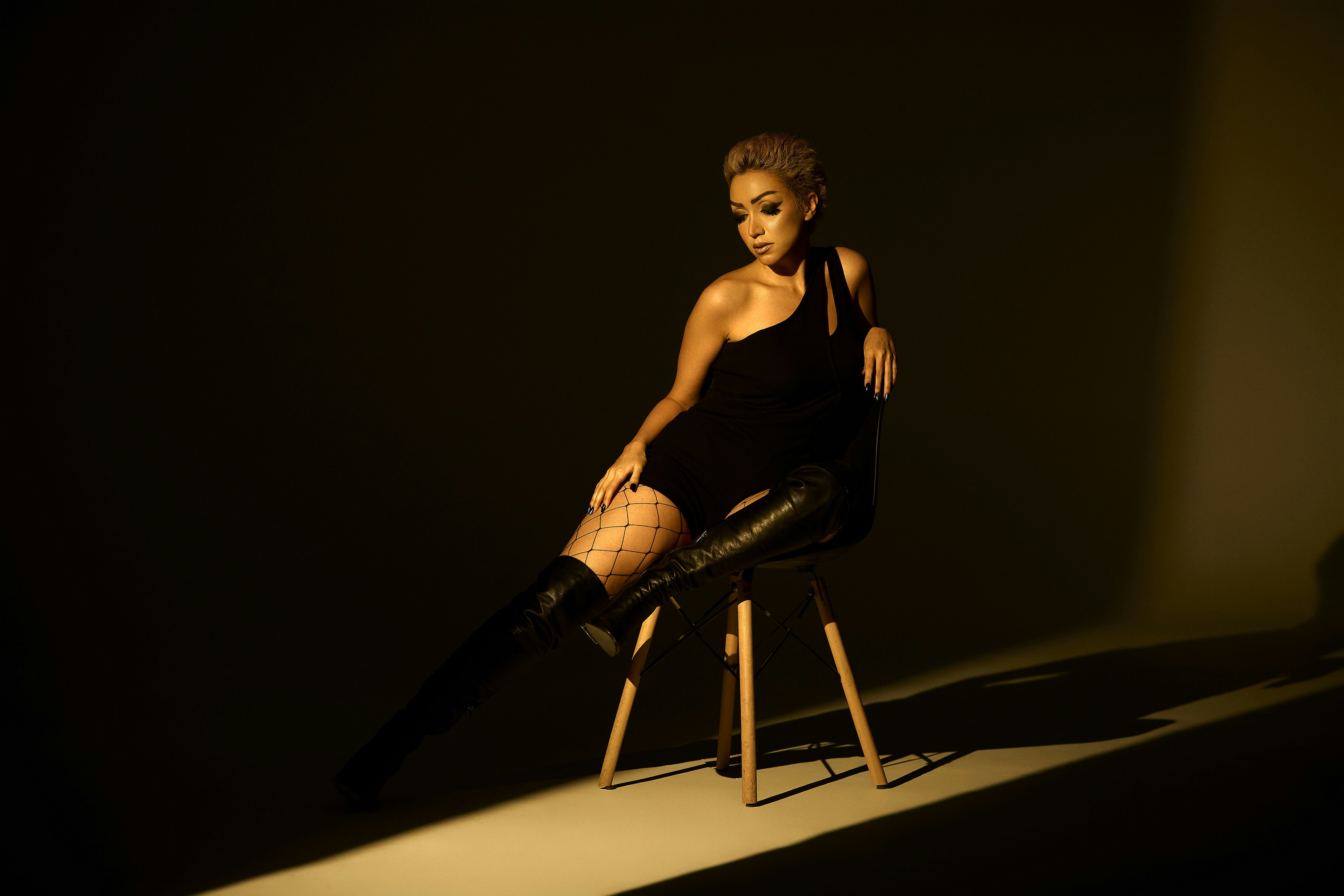 ABC Airs 'The Year: 2025' Special Tonight; Miley Cyrus Sparks Engagement Buzz at Avatar Premiere in Latest U.S. Entertainment News